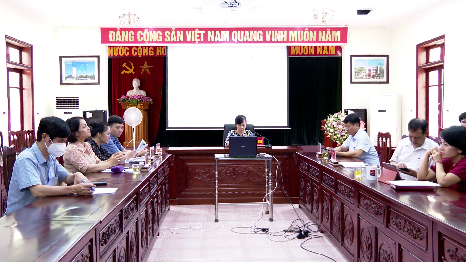 Bộ Y tế họp trực tuyến với các tỉnh, thành tháo gỡ vướng mắc trong đấu thầu, mua sắm thuốc, vật tư y tế