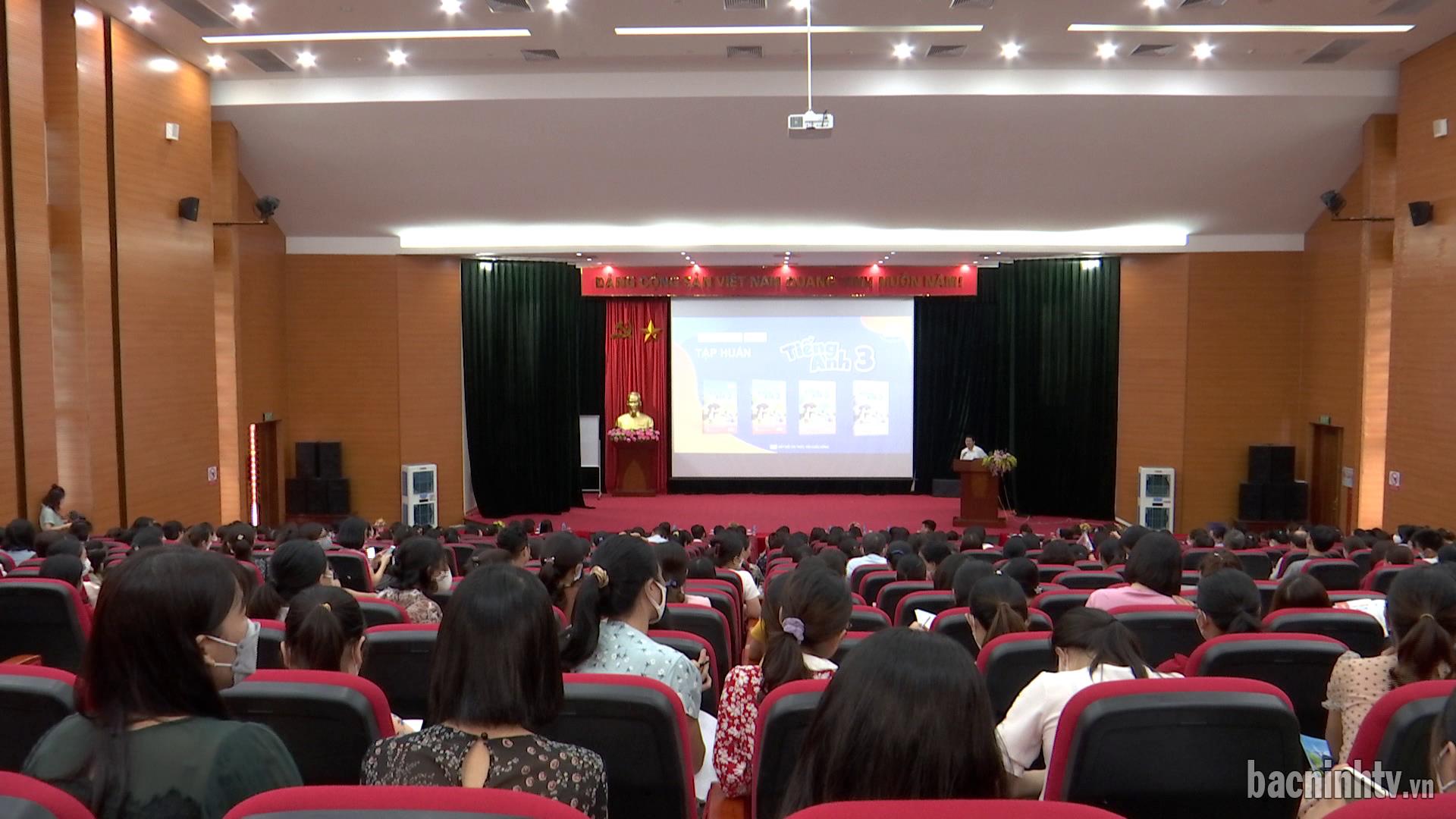 Bồi dưỡng cán bộ, giáo viên sử dụng sách giáo khoa lớp 3 năm học 2022-2023
