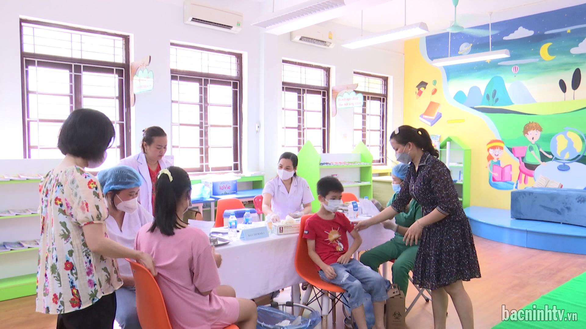 Đẩy mạnh tiêm phòng vắc xin Covid-19 trong tháng 8