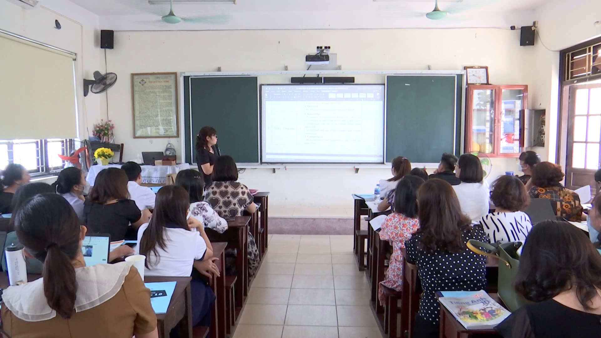 Hướng dẫn thực hiện Chương trình Giáo dục phổ thông 2018 với lớp 10