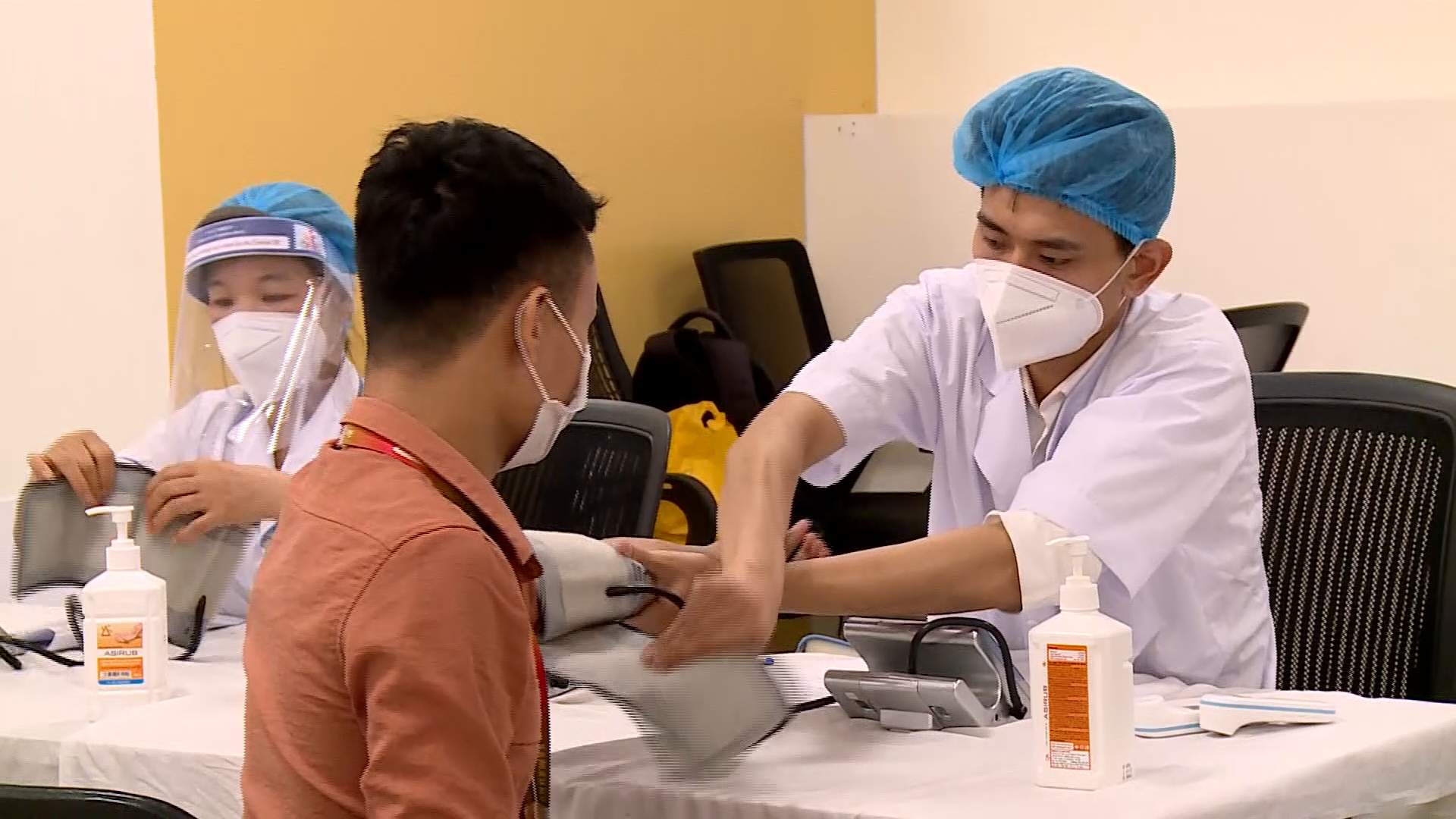 Đẩy nhanh tiêm mũi 3, 4 cho người lao động trong Khu Công nghiệp