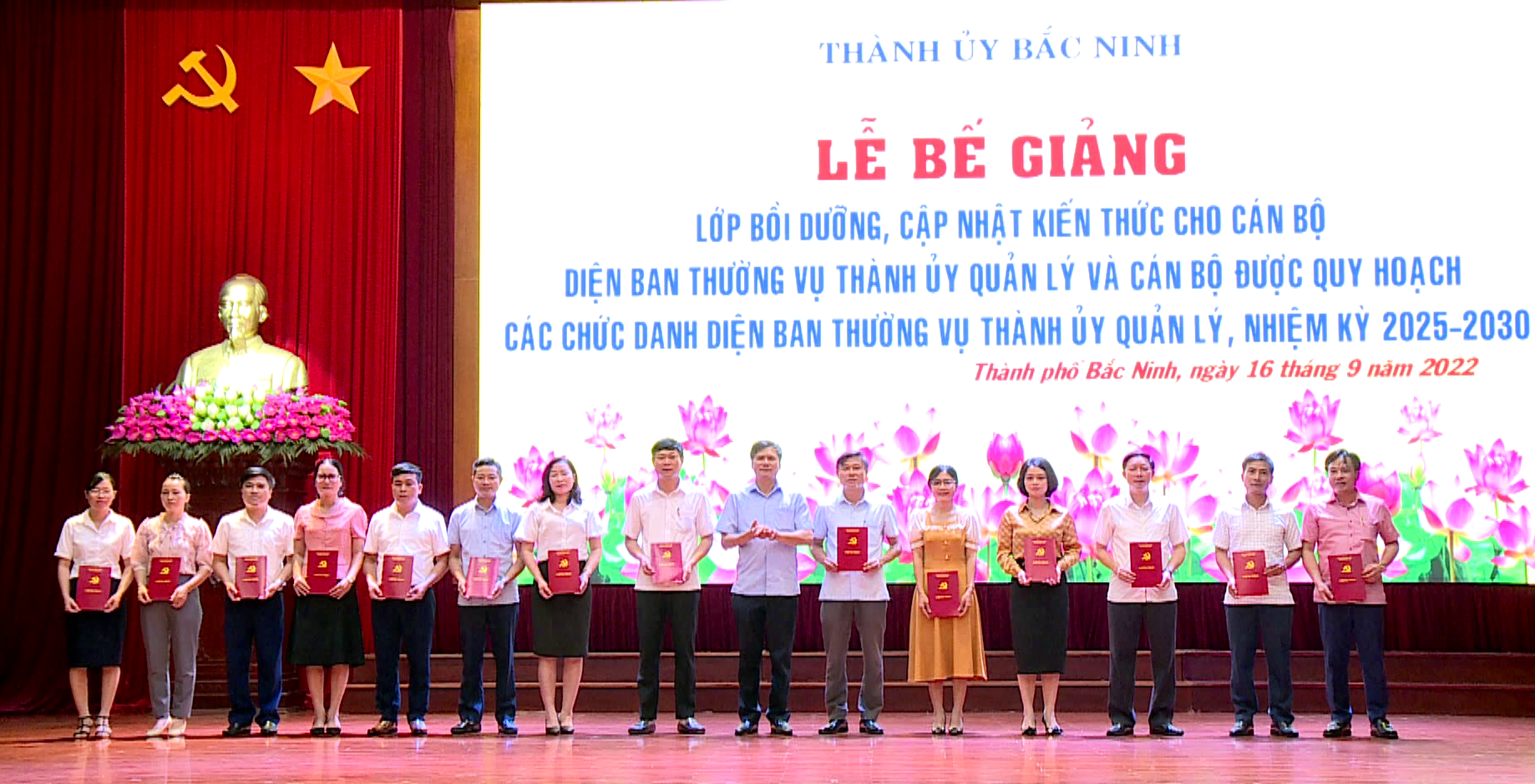 Thành ủy Bắc Ninh bế giảng lớp Bồi dưỡng cán bộ
