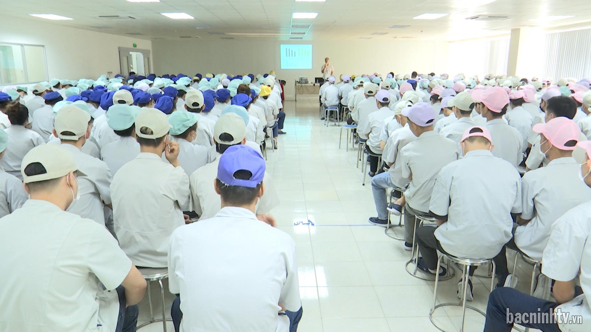 Hơn 600 công nhân lao động được tuyên truyền Luật ATGT