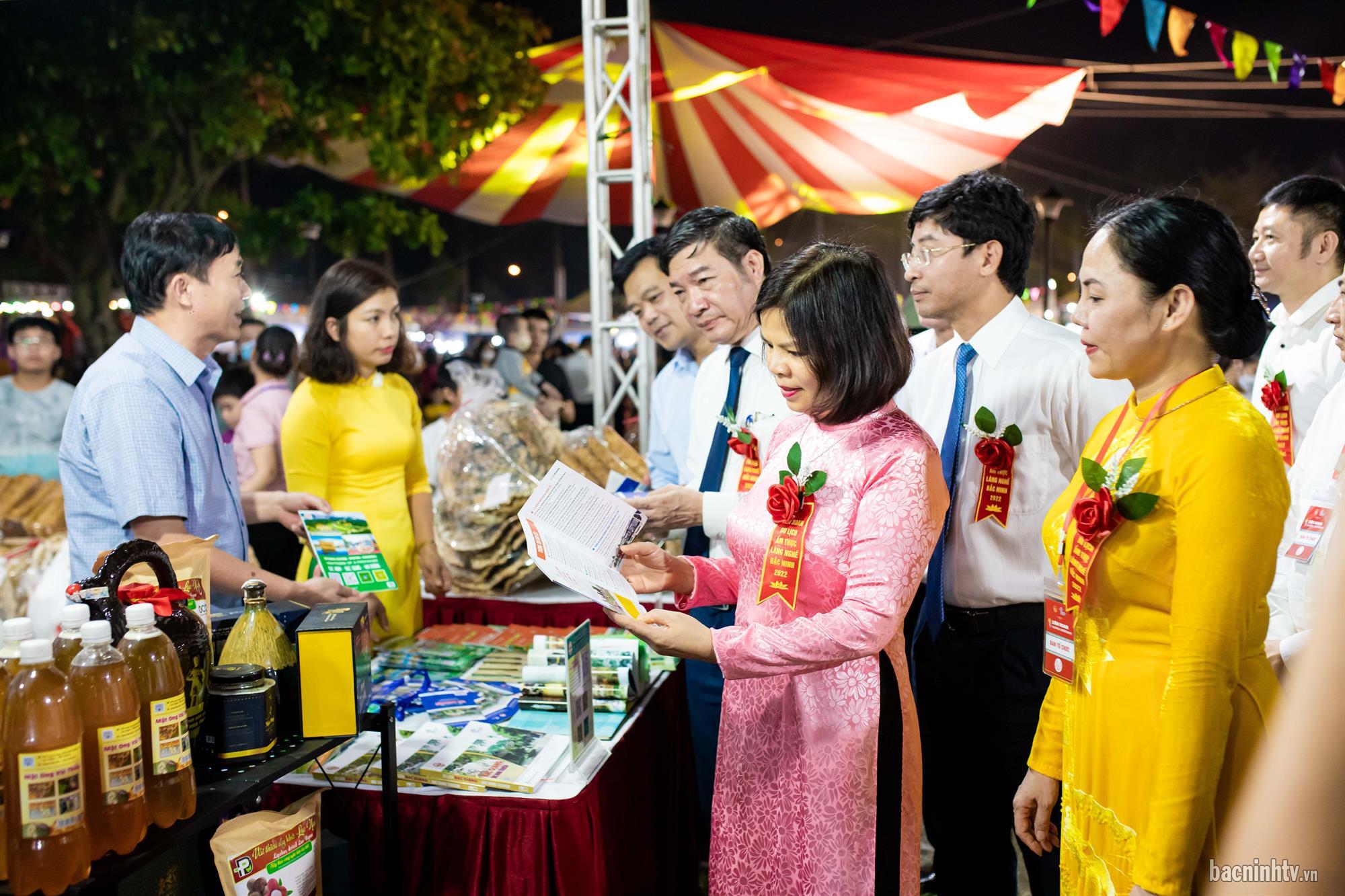 Đặc sắc gian hàng ẩm thực làng nghề tại Liên hoan Du lịch ẩm thực - Làng nghề tỉnh Bắc Ninh năm 2022 
