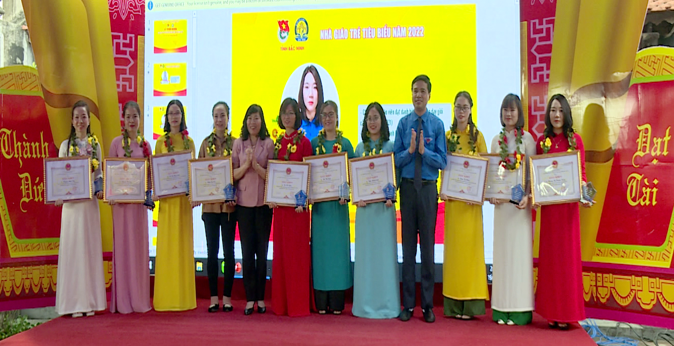 Tuyên dương Nhà giáo trẻ tiêu biểu và học sinh 3 tốt năm 2022