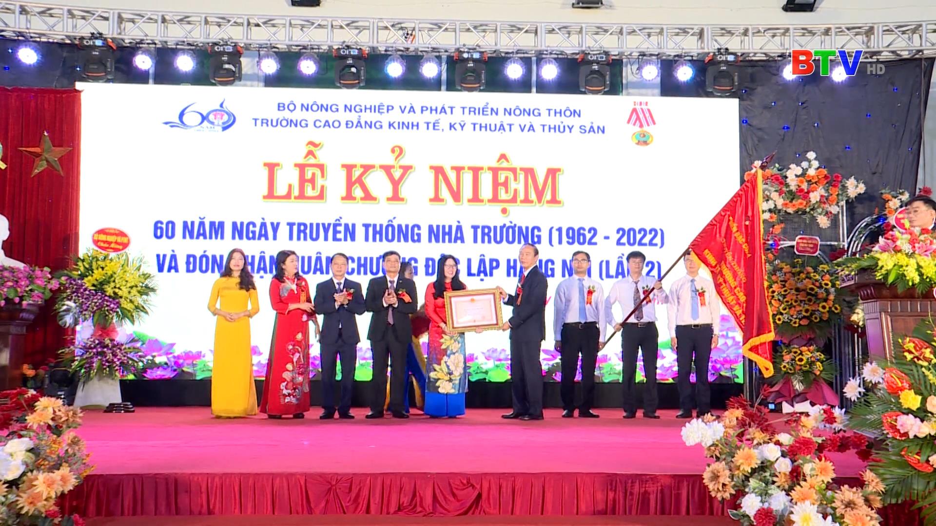 Trường Cao đẳng Kinh tế, kỹ thuật và Thuỷ sản đón nhận Huân chương Độc lập hạng Nhì