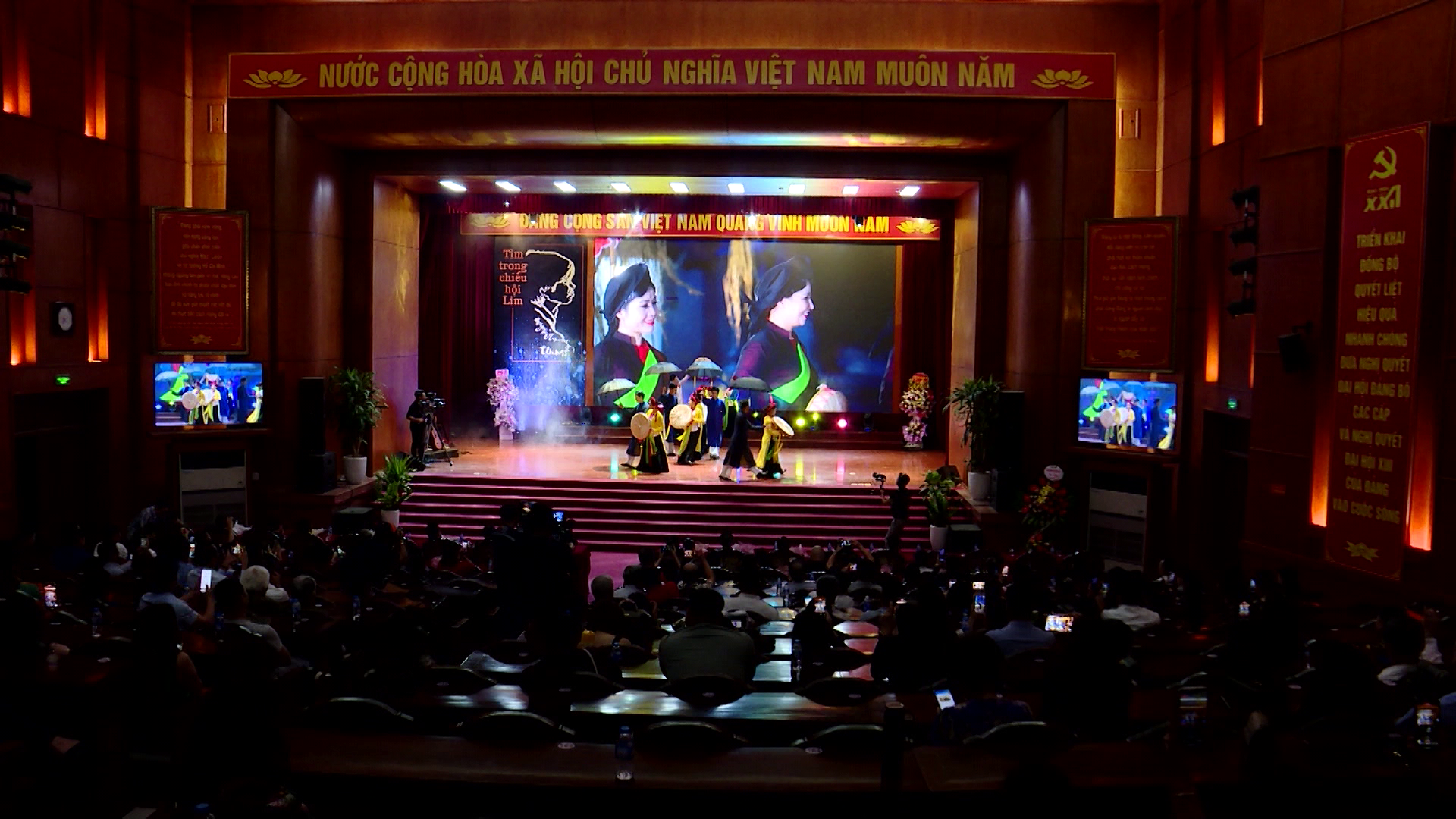 Đêm nhạc Nguyễn Trung: "Tìm trong chiều hội Lim"