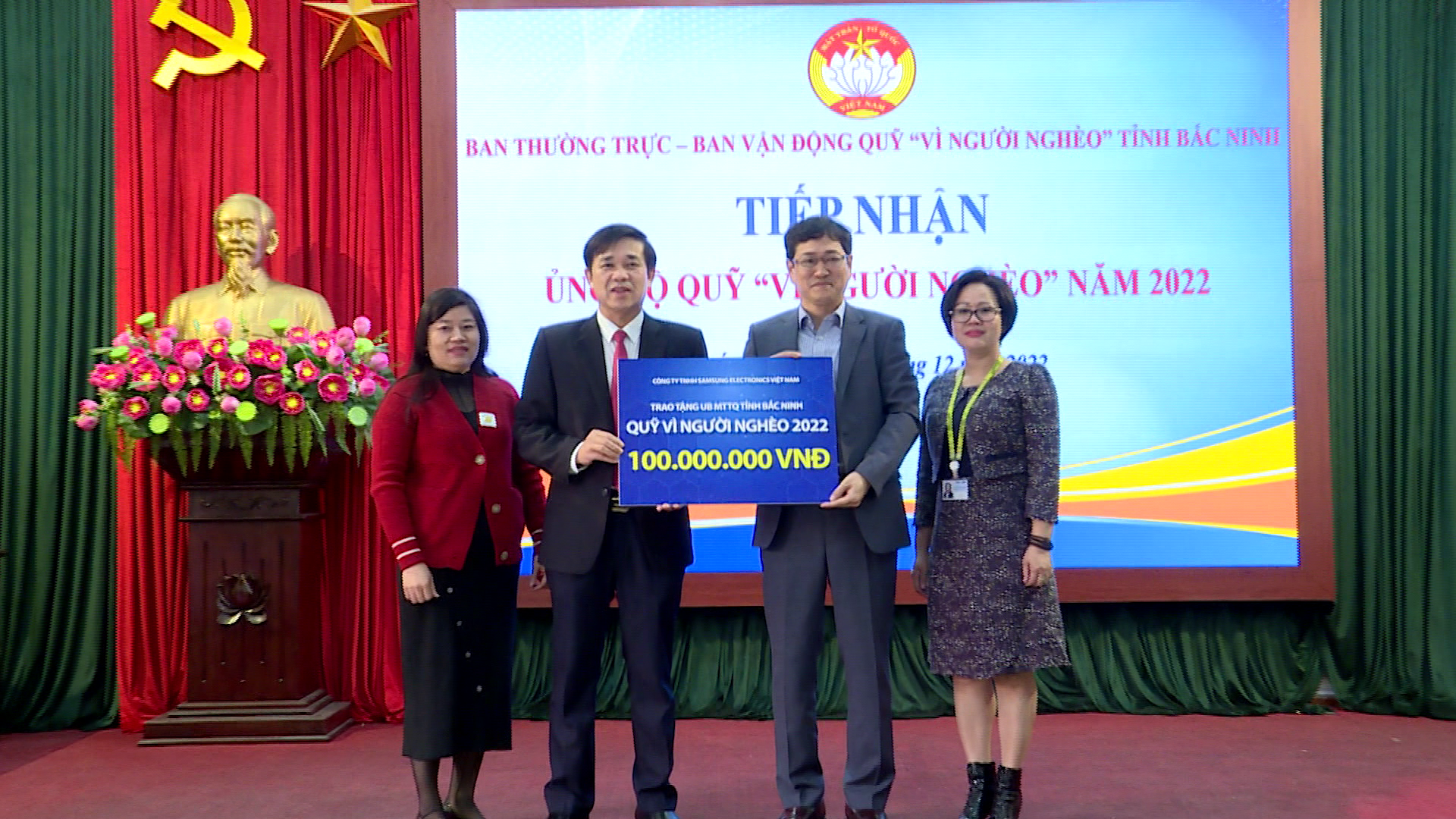 Ủy ban MTTQ tỉnh tiếp nhận ủng hộ Qũy “Vì người nghèo”