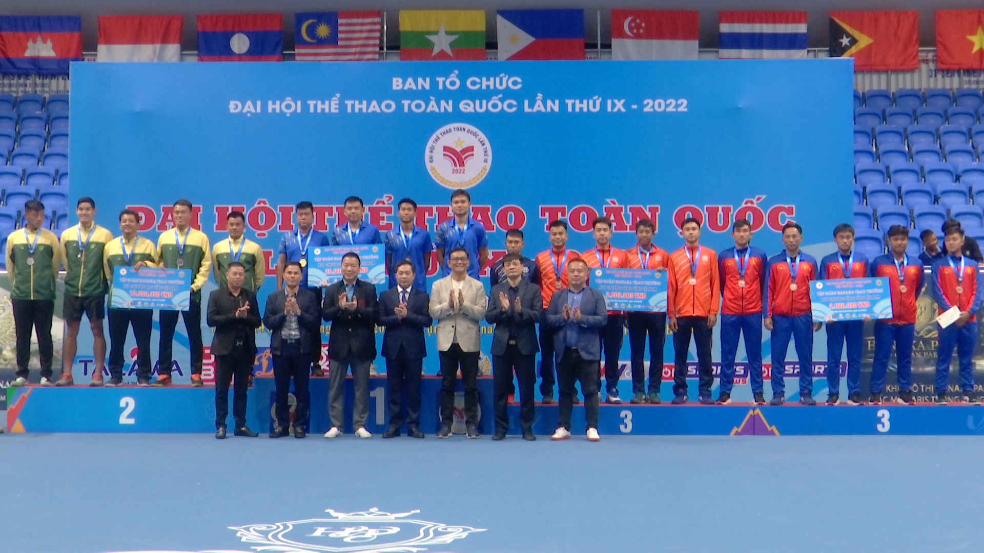 Trao giải đồng đội nam, nữ môn quần vợt tại Đại hội Thể thao toàn quốc