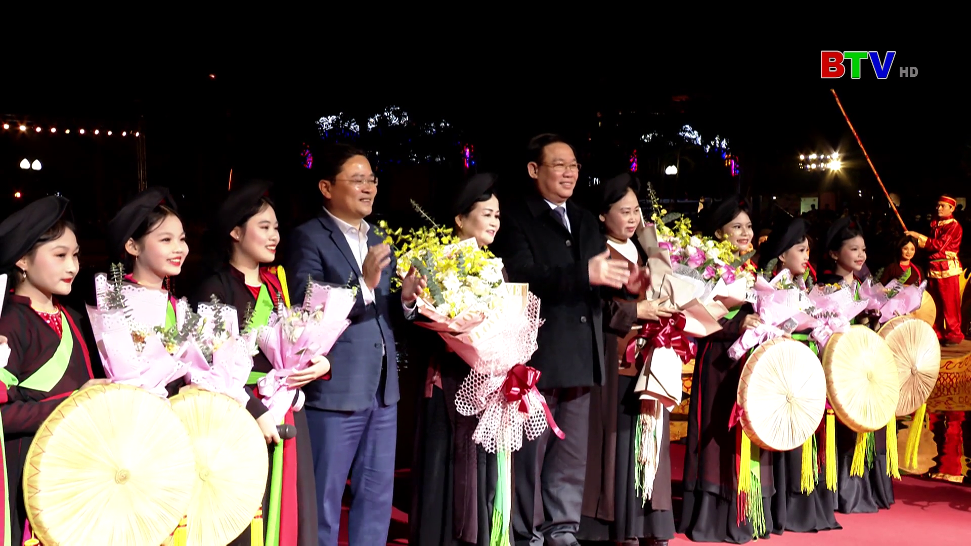 Hát Quan họ trên thuyền chào mừng hội thảo Văn hoá năm 2022