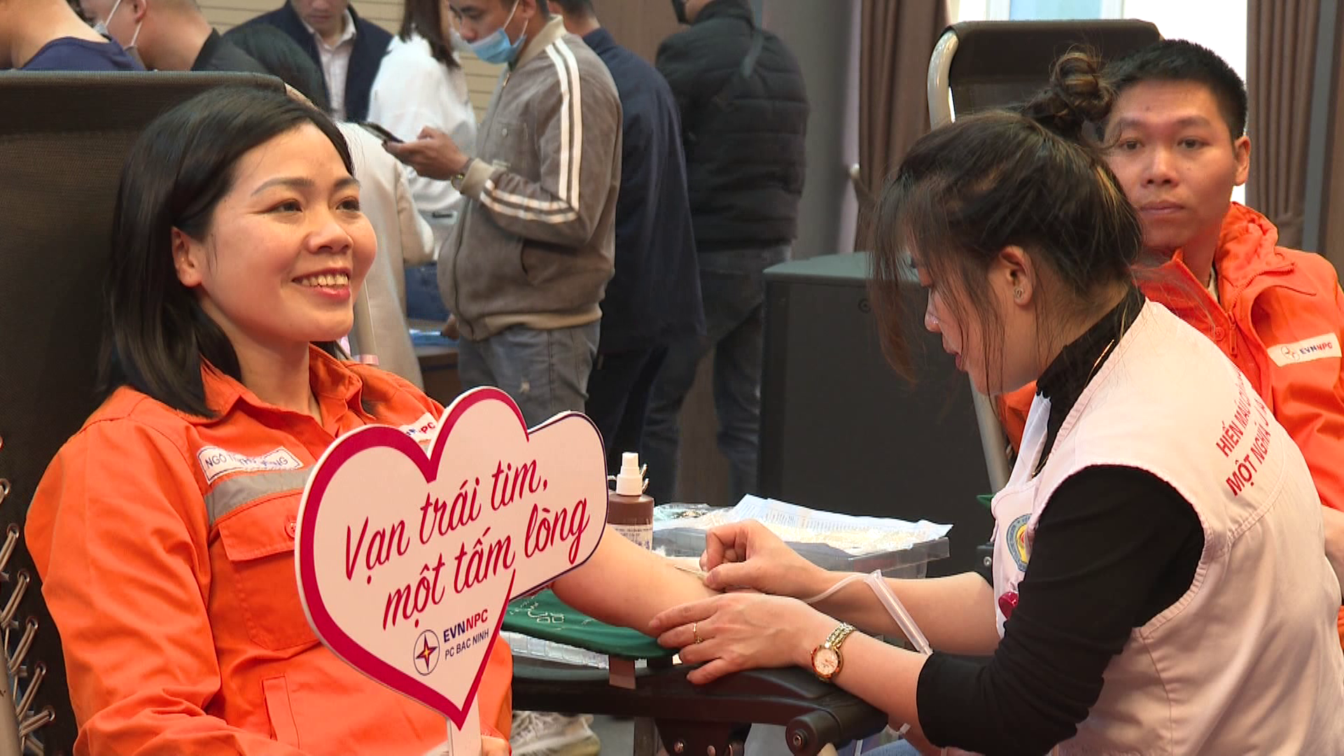 Chương trình hiến máu tình nguyện “Tuần lễ hồng EVN”           