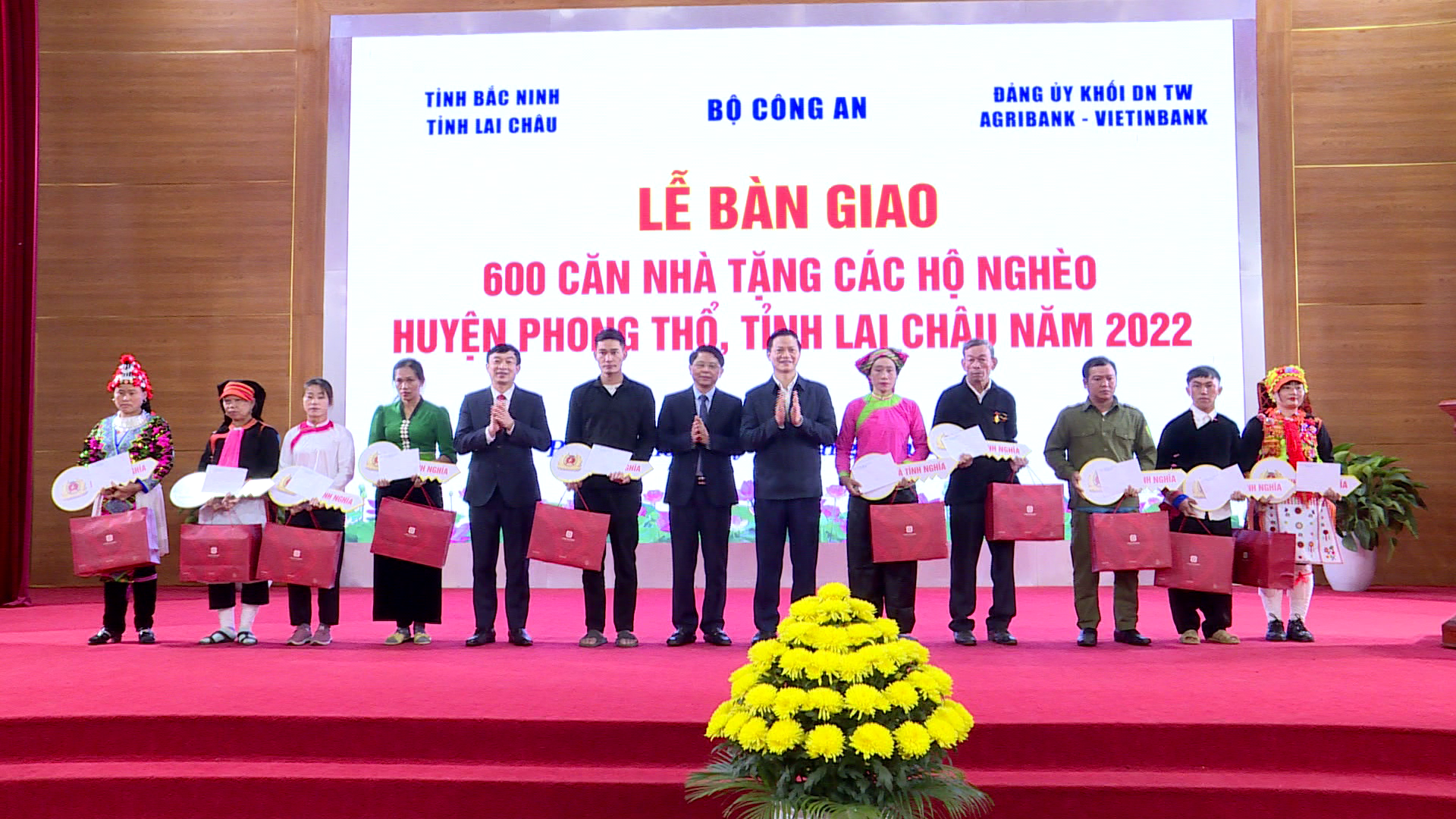 Bàn giao 600 căn nhà do tỉnh Bắc Ninh hỗ trợ hộ nghèo tại tỉnh Lai Châu