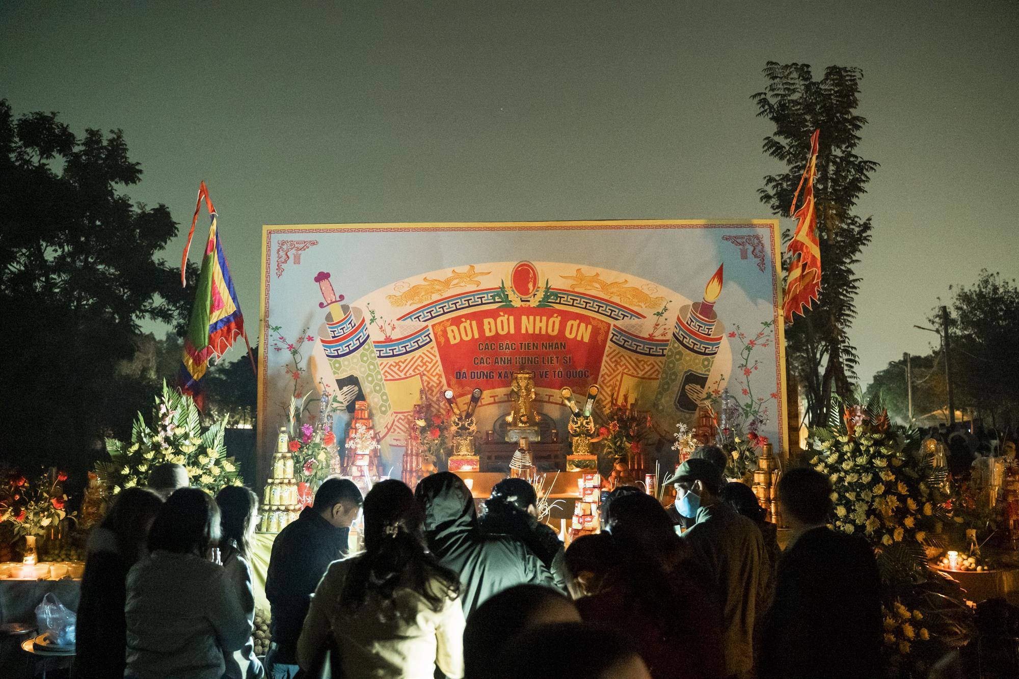 Độc đáo “phiên chợ Âm – Dương”