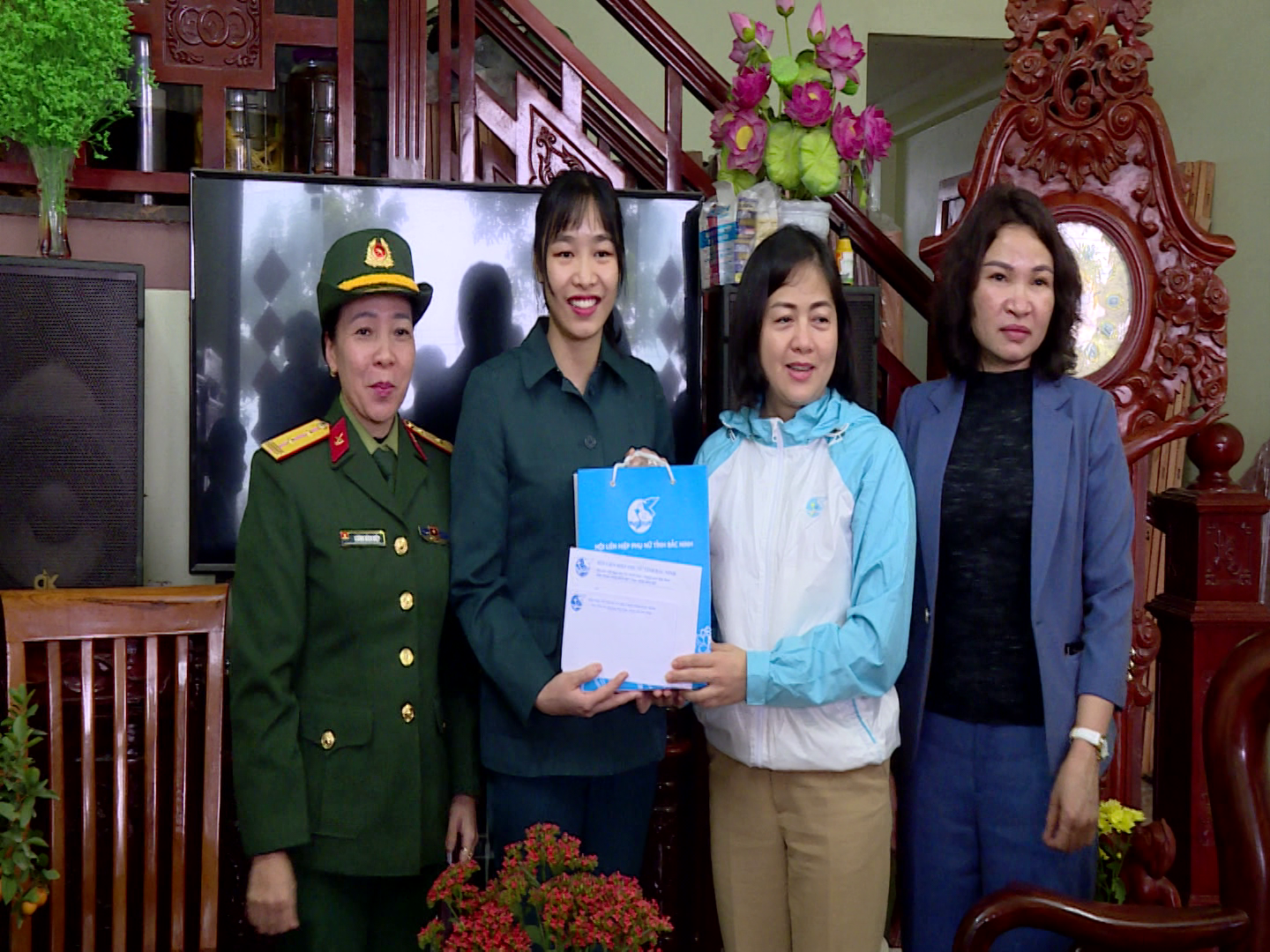 Bắc Ninh có 4 tân binh nữ tình nguyện lên đường nhập ngũ