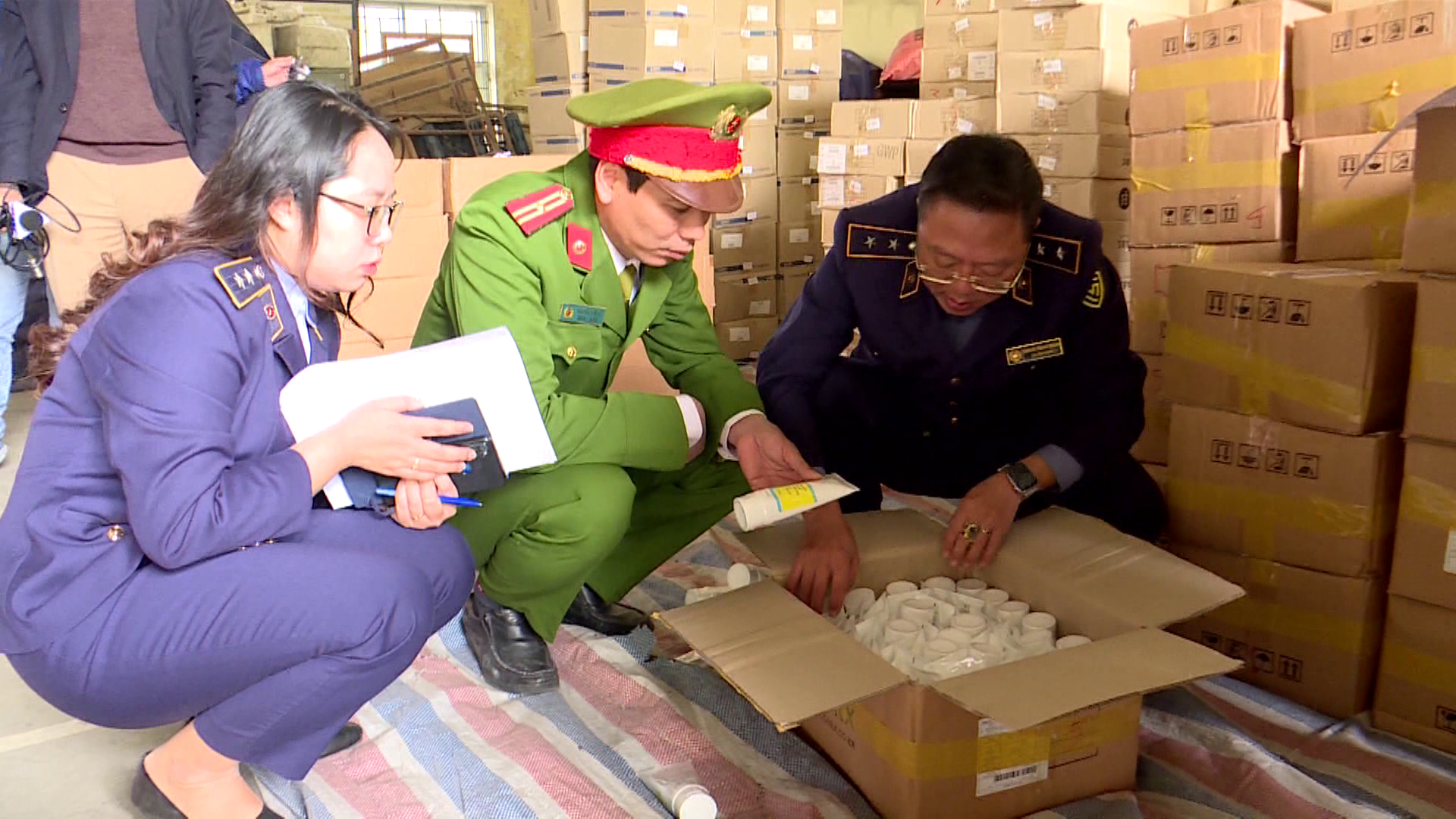 Xử lý hơn 70 vụ vi phạm kinh doanh thương mại đợt cao điểm