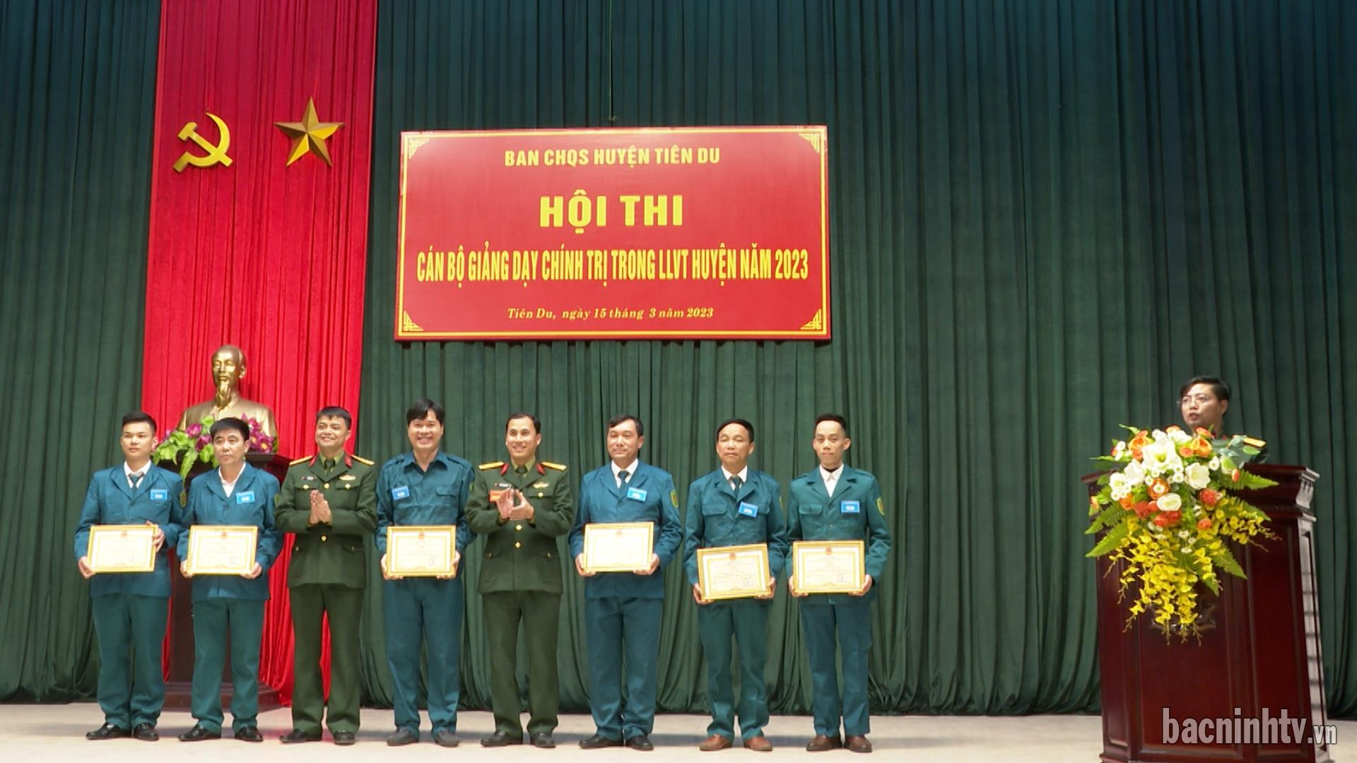 Thi cán bộ giảng dạy chính trị giỏi trong lực lượng vũ trang