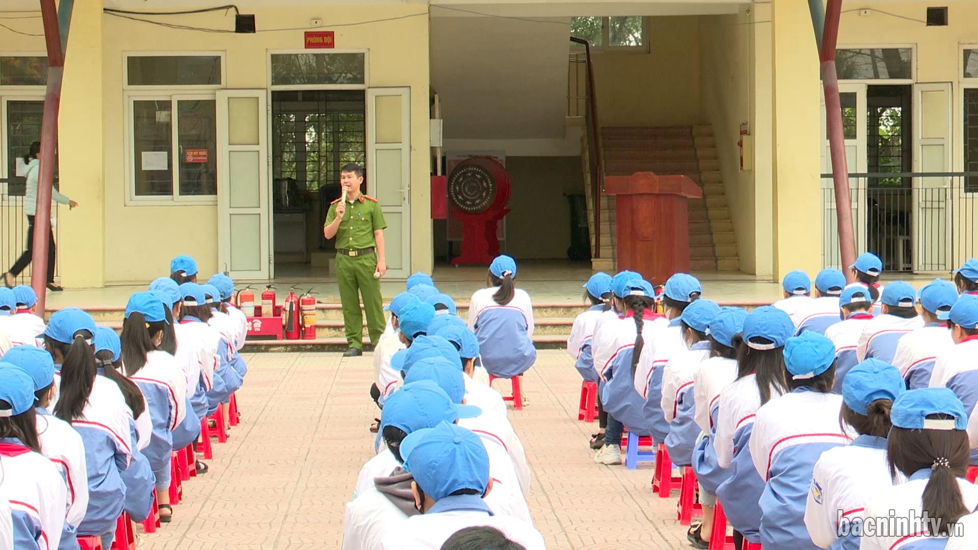 Tập huấn phòng, chống đuối nước tai nạn thương tích tại trường học
