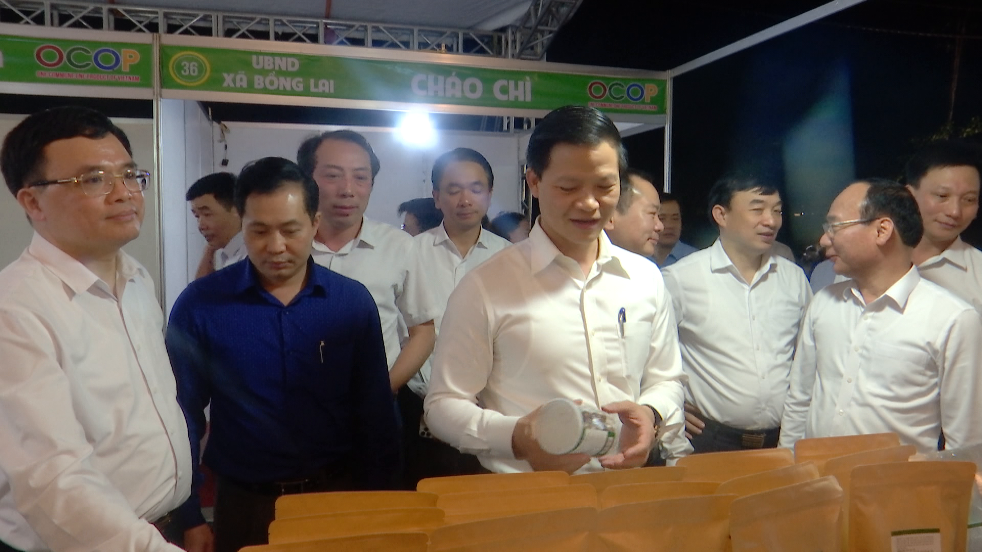 Quế Võ khai mạc Hội chợ sản phẩm nông nghiệp, sản phẩm OCOP, tiểu thủ công nghiệp và Triển lãm sinh vật cảnh