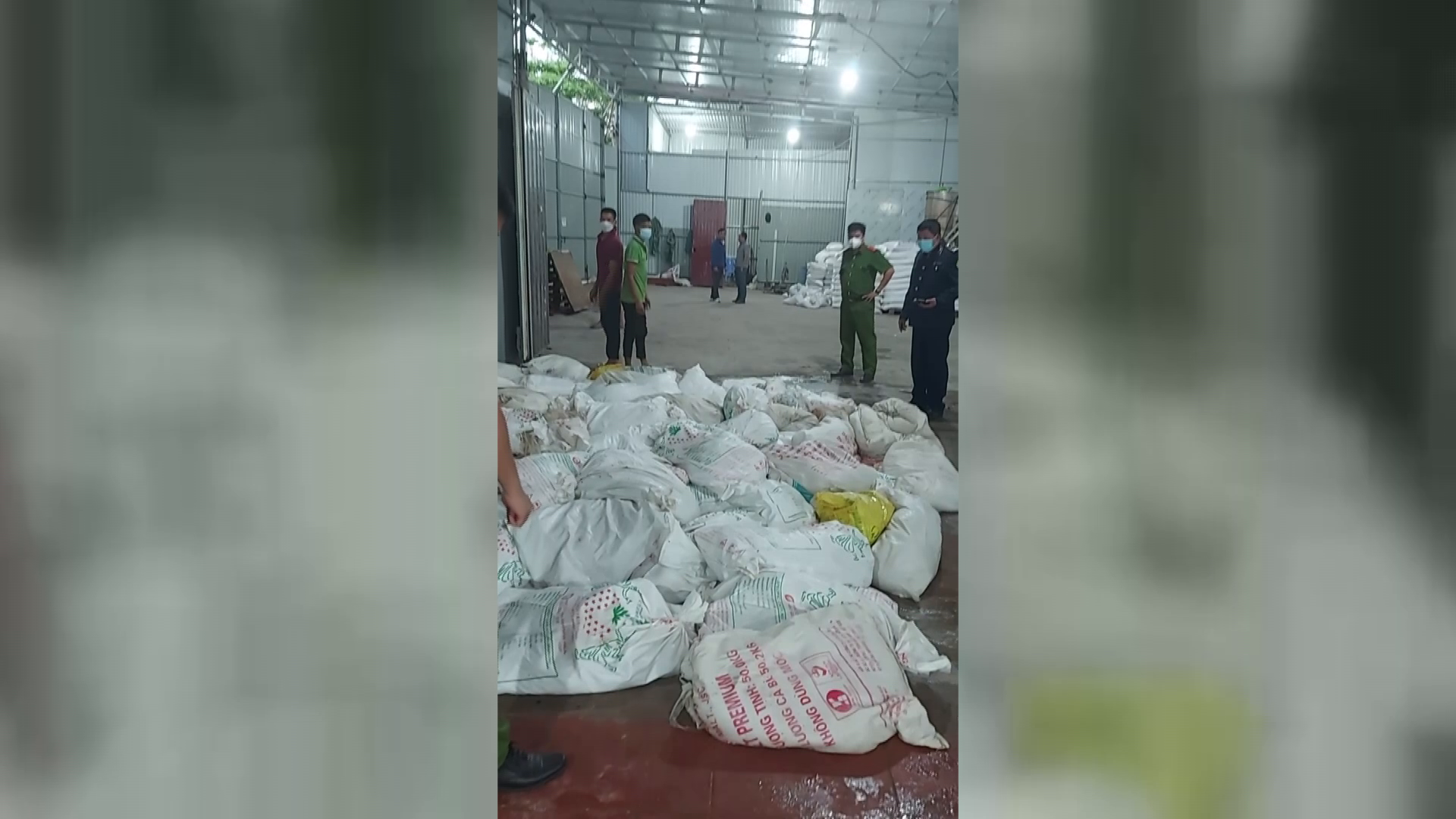 Phát hiện hơn 7 tấn lòng lợn bốc mùi tại Tam Đa