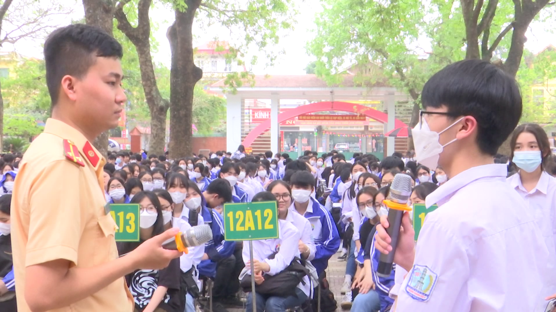 Tuyên truyền Luật ATGT và an ninh mạng cho học sinh tại Thuận Thành