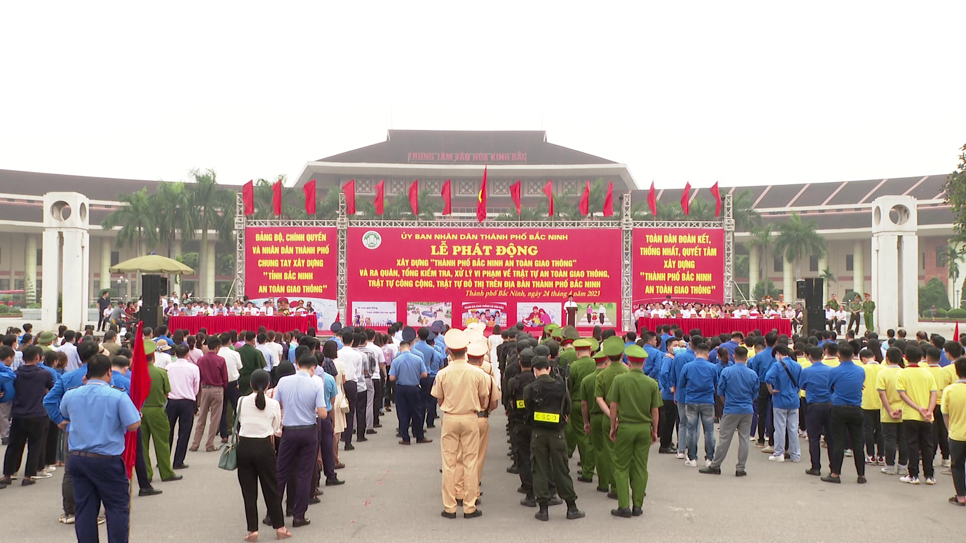 Thành phố Bắc Ninh ra quân tổng kiểm tra, xử lý vi phạm về trật tự ATGT, trật tự công cộng, trật tự đô thị