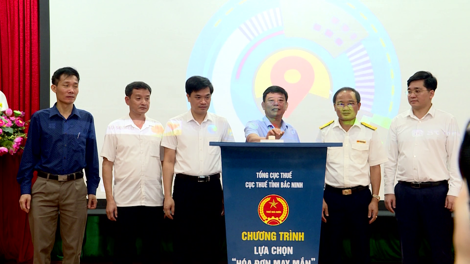 Quay thưởng chương trình "Hóa đơn may mắn" quý I