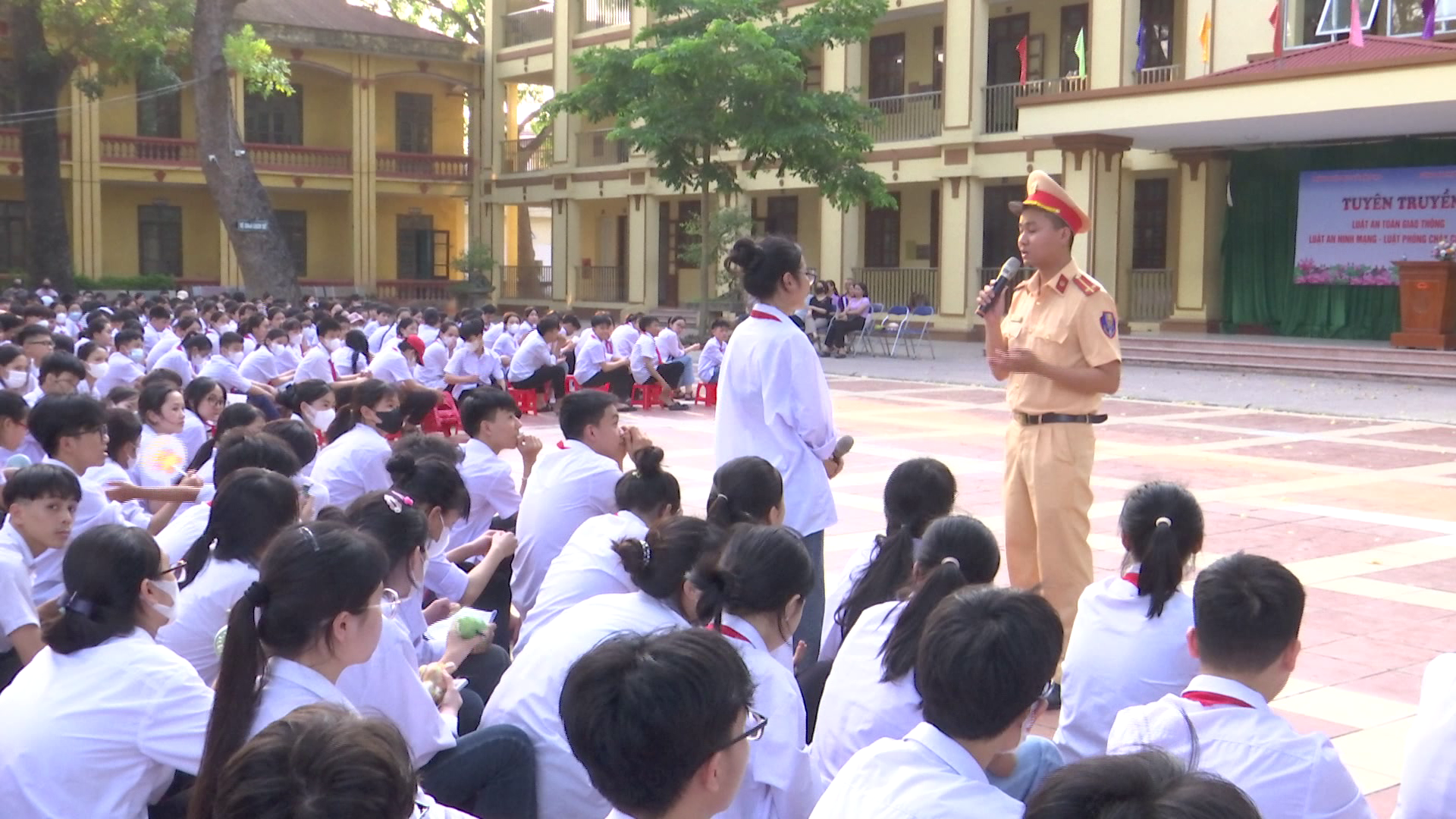 Phòng GD&ĐT Thuận Thành tuyên truyền 1 số Luật cho giáo viên, học sinh