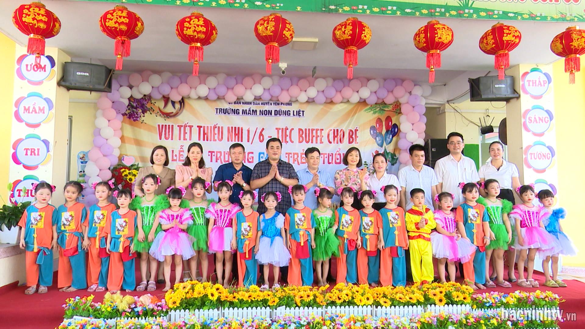 Lãnh đạo huyện Yên Phong thăm, tặng quà thiếu nhi dịp 01/6
