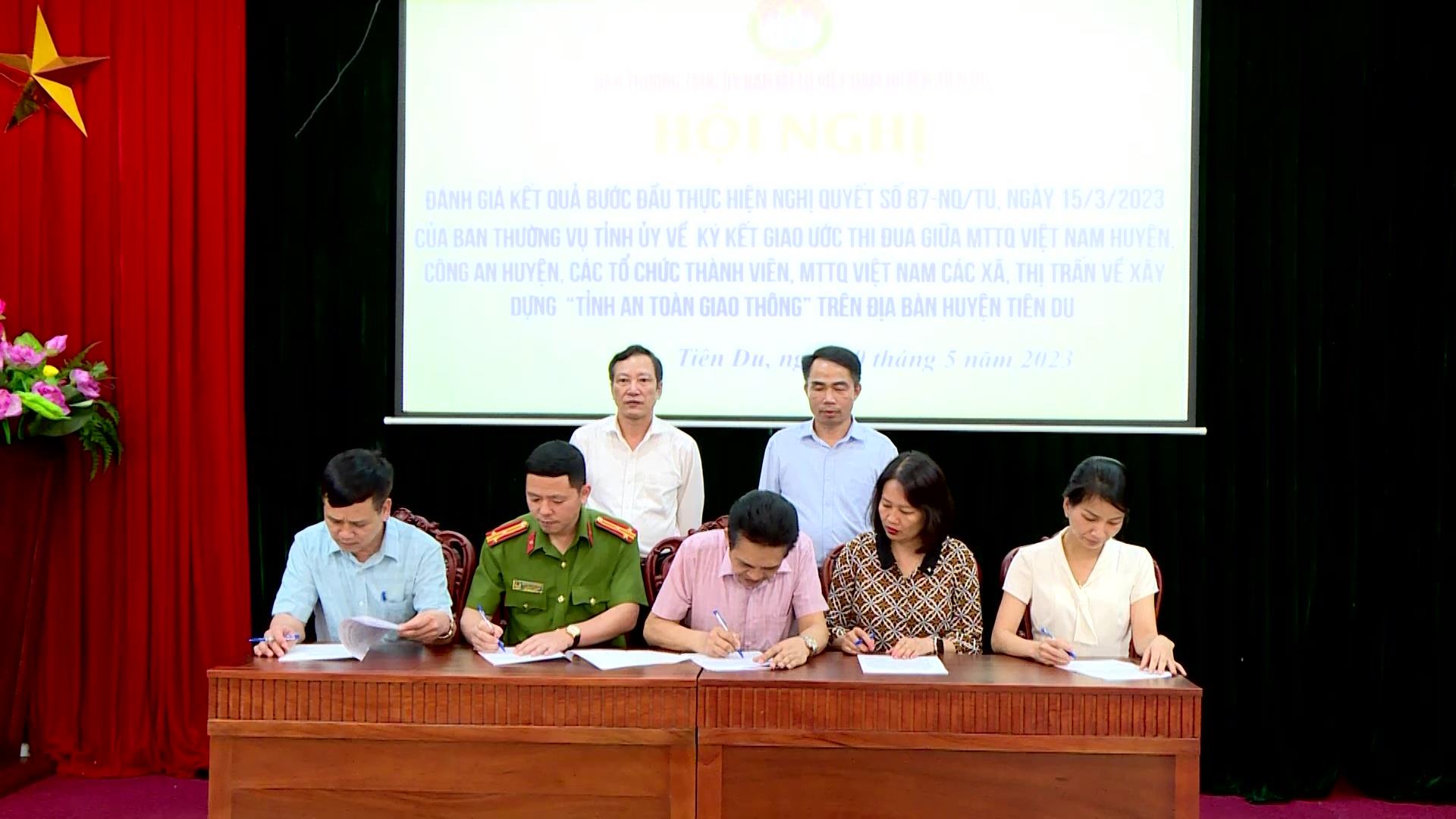 MTTQ huyện Tiên Du ký kết giao ước thi đua xây dựng “Tỉnh ATGT”