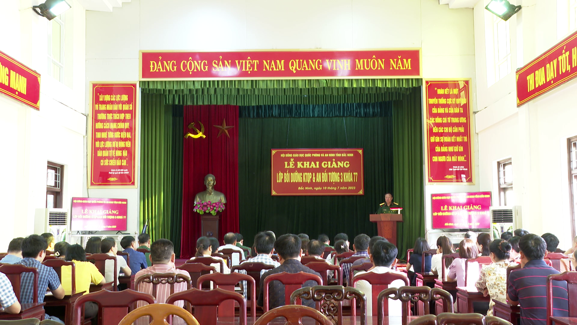 Khai giảng lớp bồi dưỡng kiến thức quốc phòng và an ninh đối tượng 3
