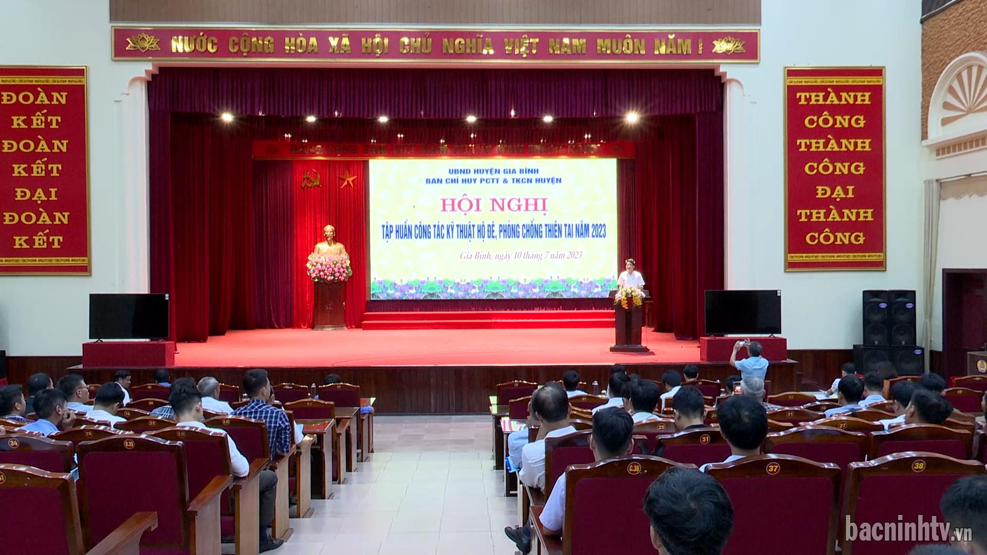 Gia Bình tập huấn kỹ thuật hộ đê và phòng, chống thiên tai       