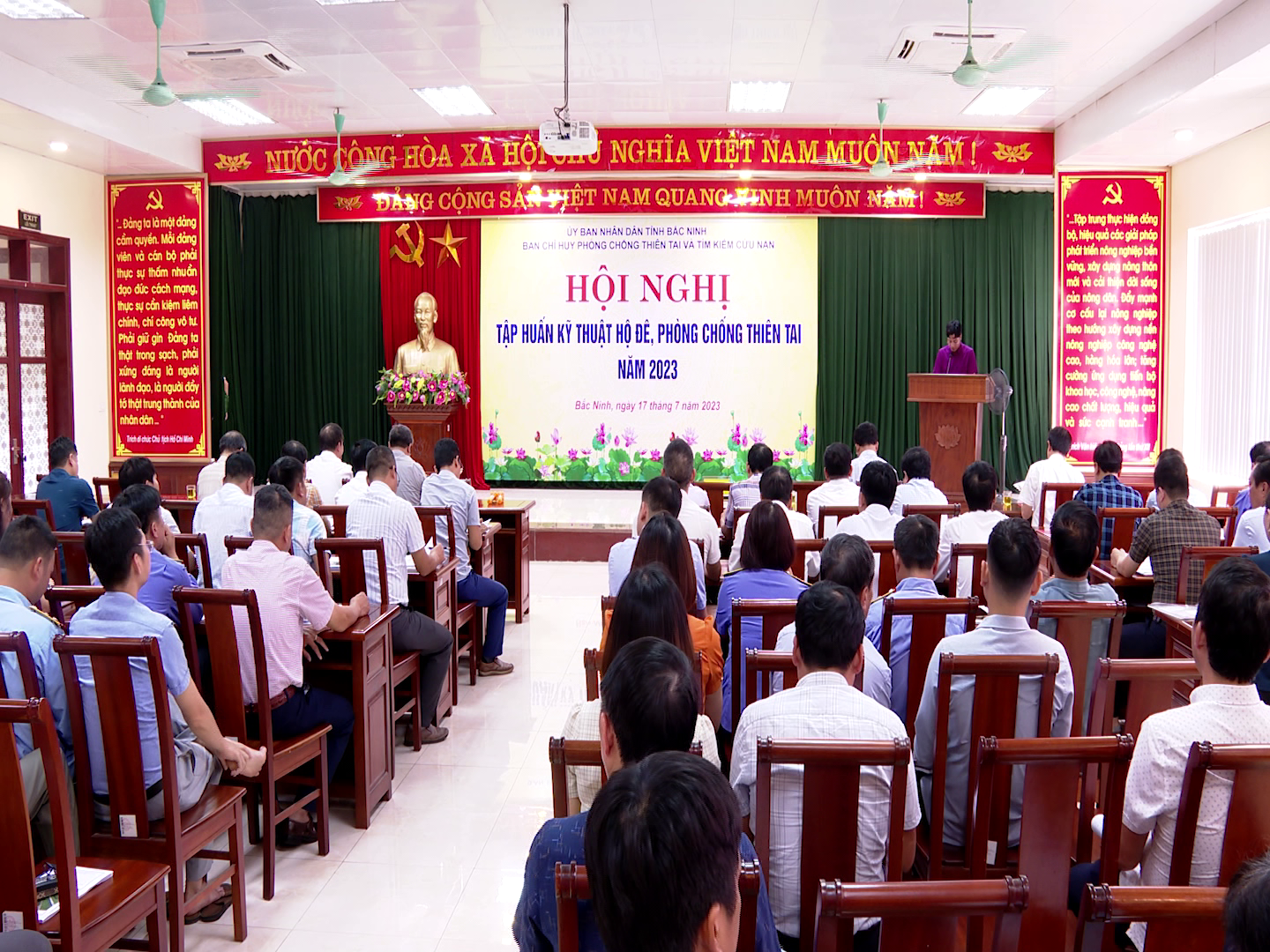 Tập huấn kỹ thuật hộ đê, phòng chống thiên tai năm 2023            