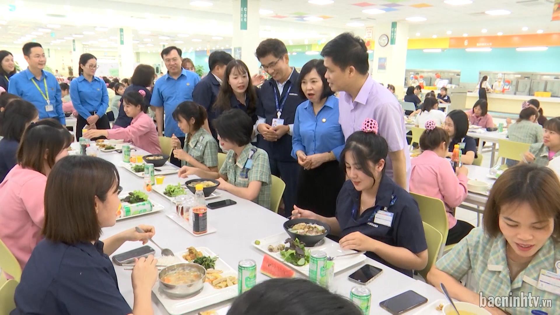 “Bữa cơm Công đoàn” cùng đoàn viên, người lao động Công ty TNHH Samsung electronis