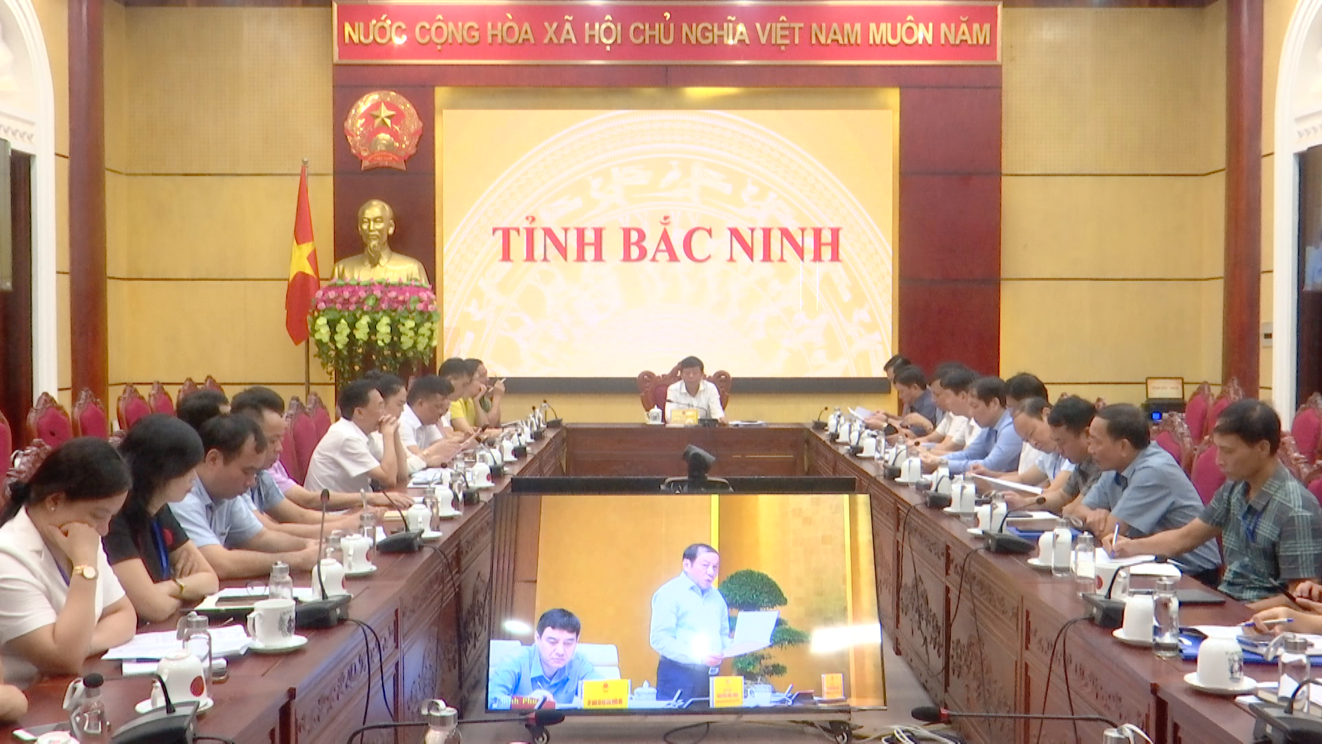 Chấn hưng, phát triển văn hóa gắn với xây dựng con người Việt Nam