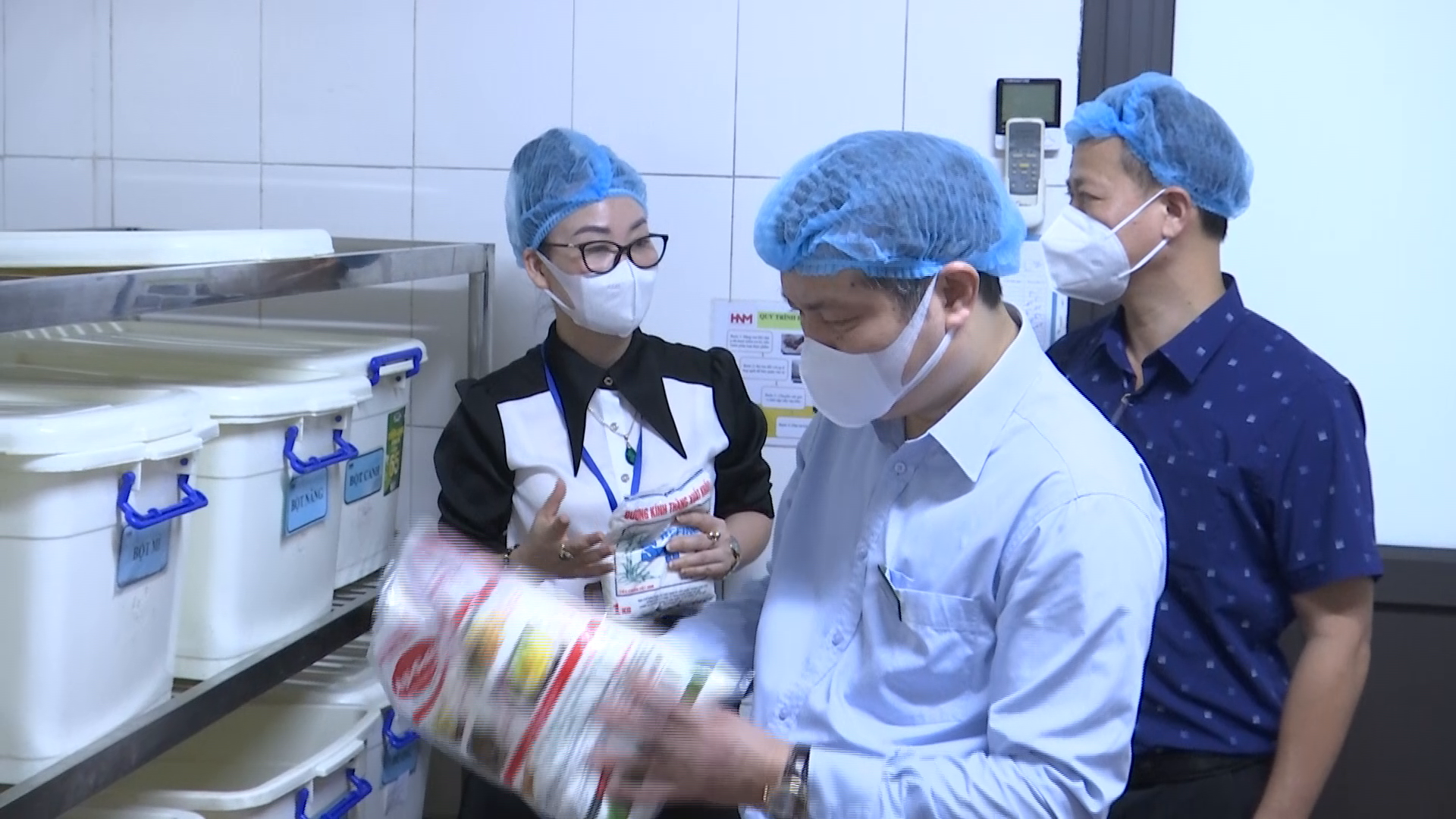 Ban Quản lý ATTP tỉnh thẩm định điều kiện tại 2 bếp ăn tập thể