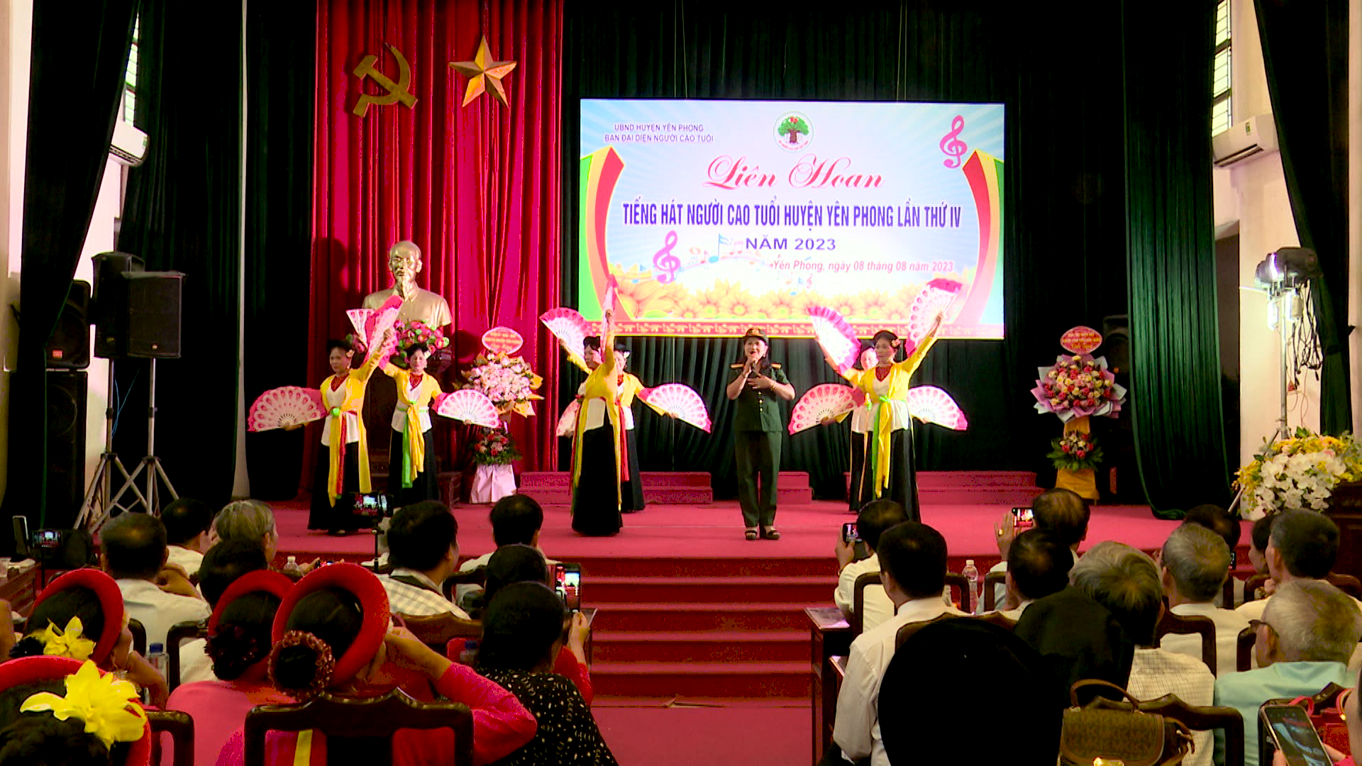 Liên hoan tiếng hát Người cao tuổi huyện Yên Phong