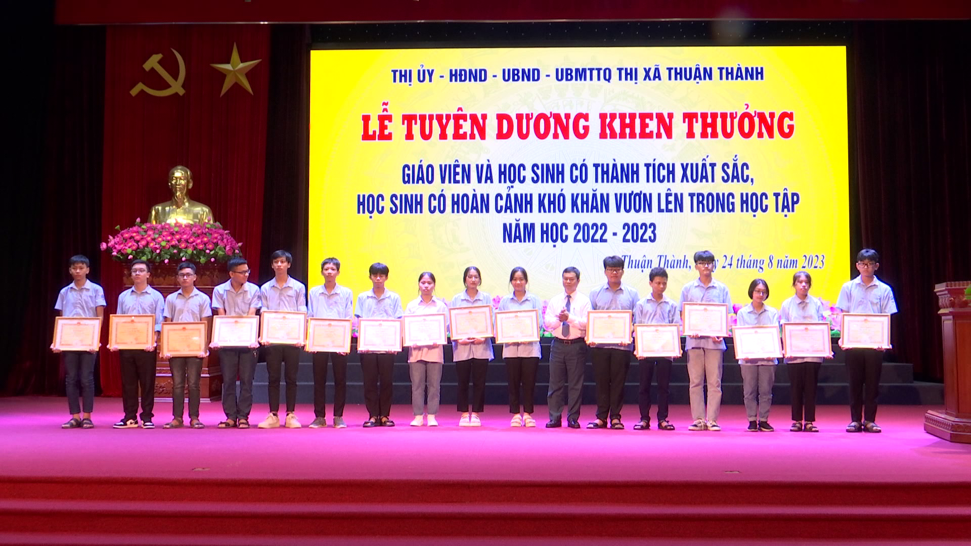 Thuận Thành tuyên dương khen thưởng giáo viên và học sinh