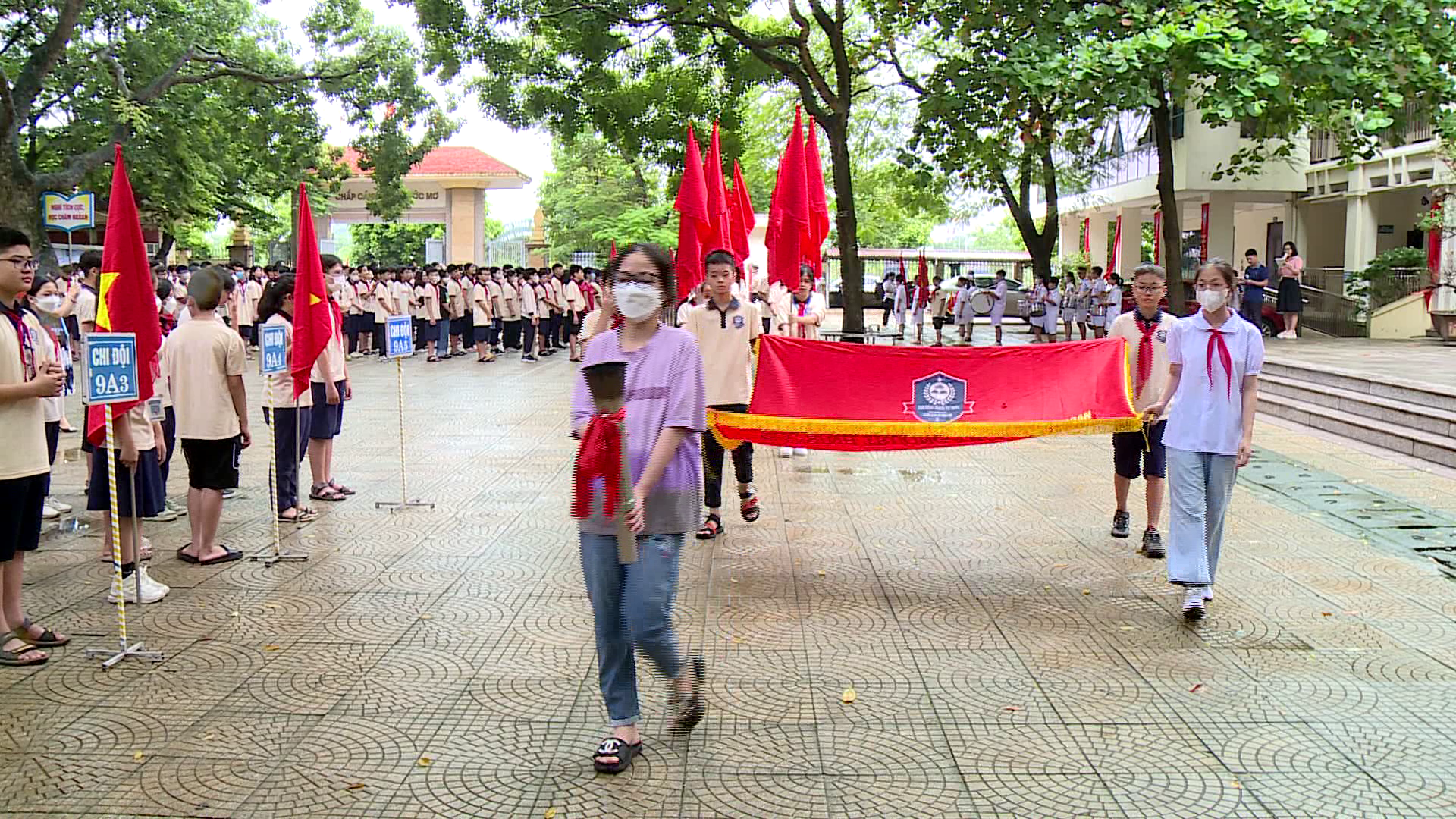 Tổ chức khai giảng trang trọng, gọn nhẹ, là ngày hội với giáo viên và học sinh