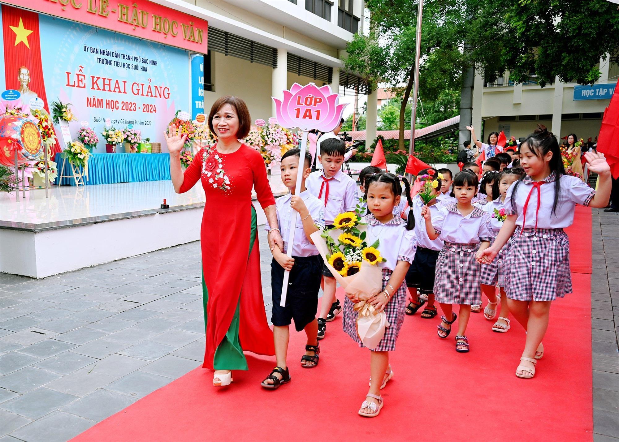 Trường Tiểu học Suối Hoa, TP.Bắc Ninh khai giảng năm học mới