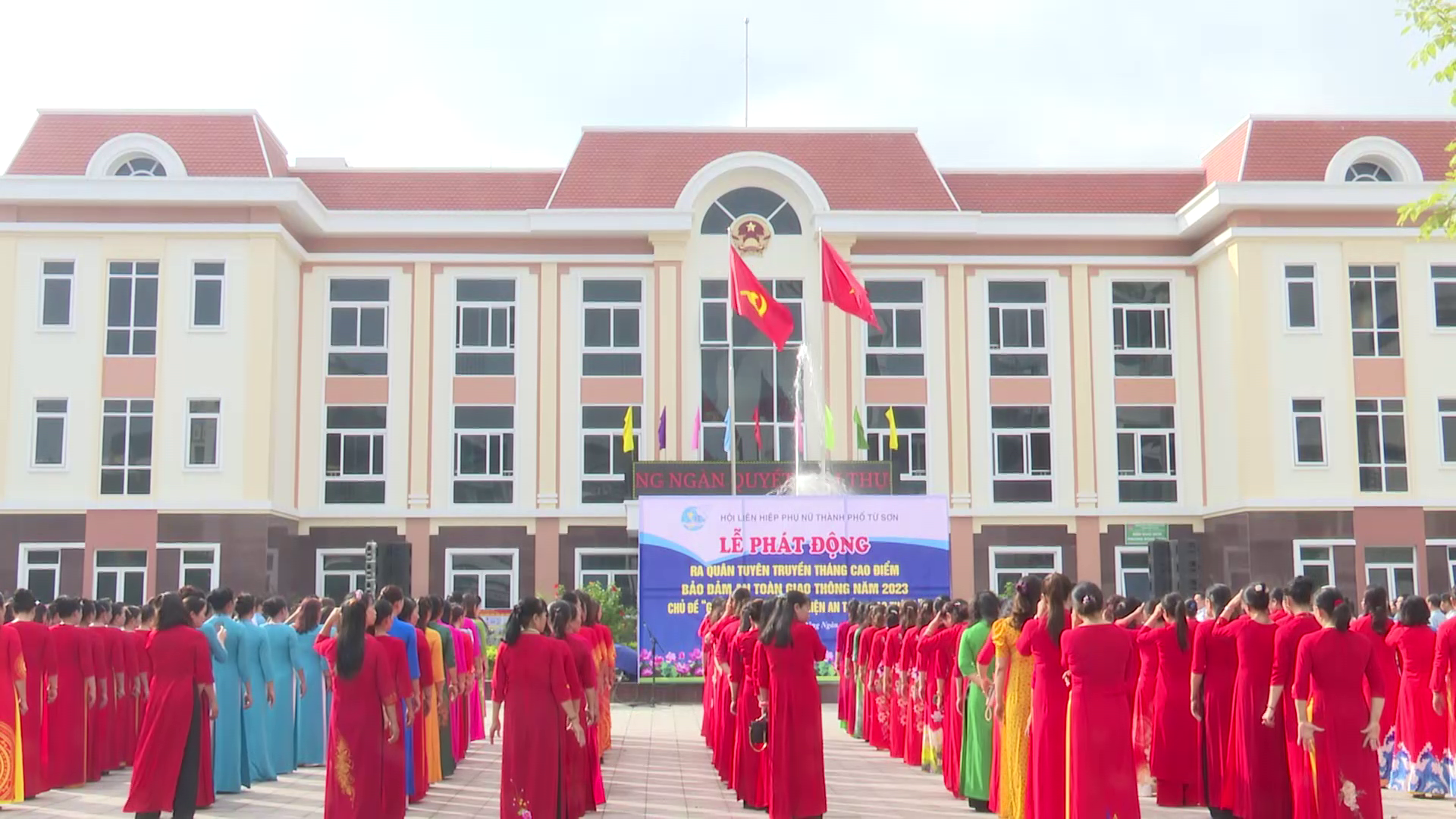 Hội LHPN TP.Từ Sơn tuyên truyền tháng cao điểm ATGT 2023