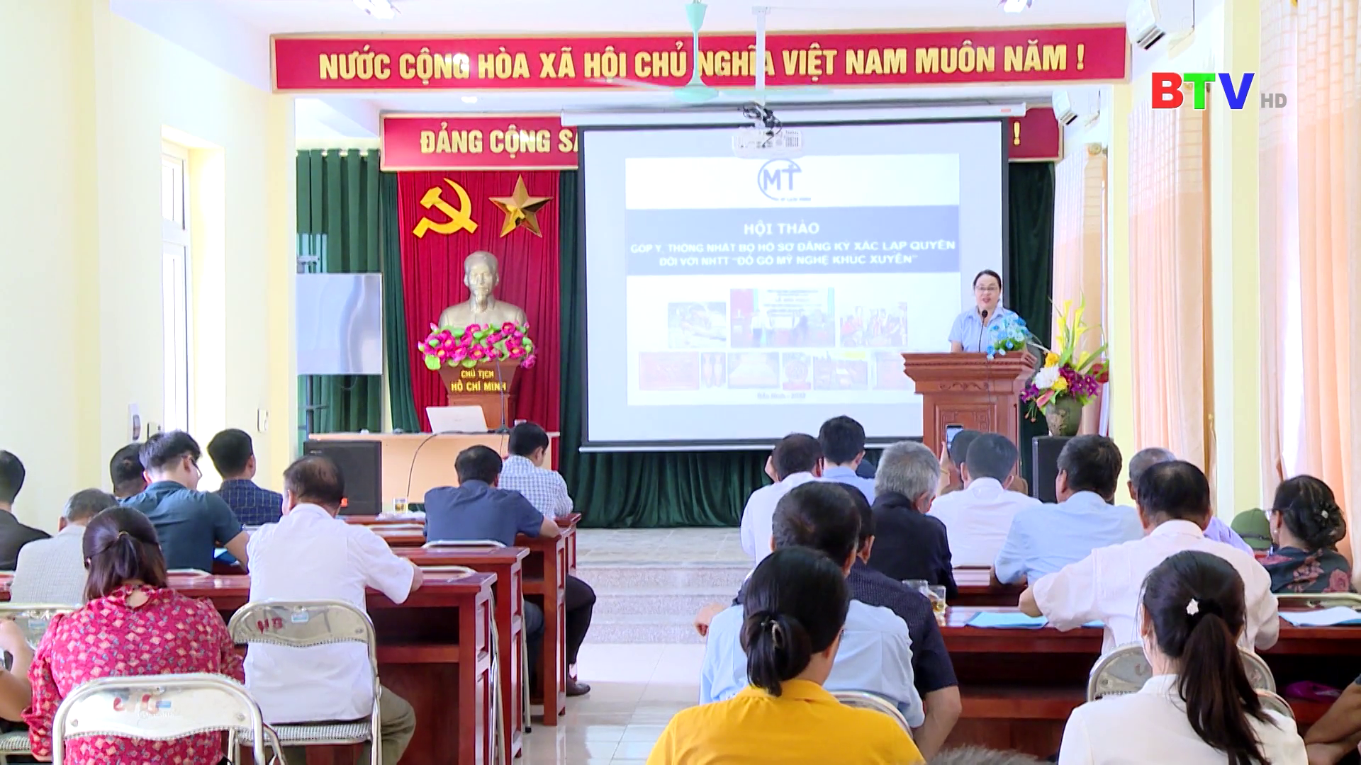 Độc đáo nghề làm tranh ghép gỗ làng Chọi
