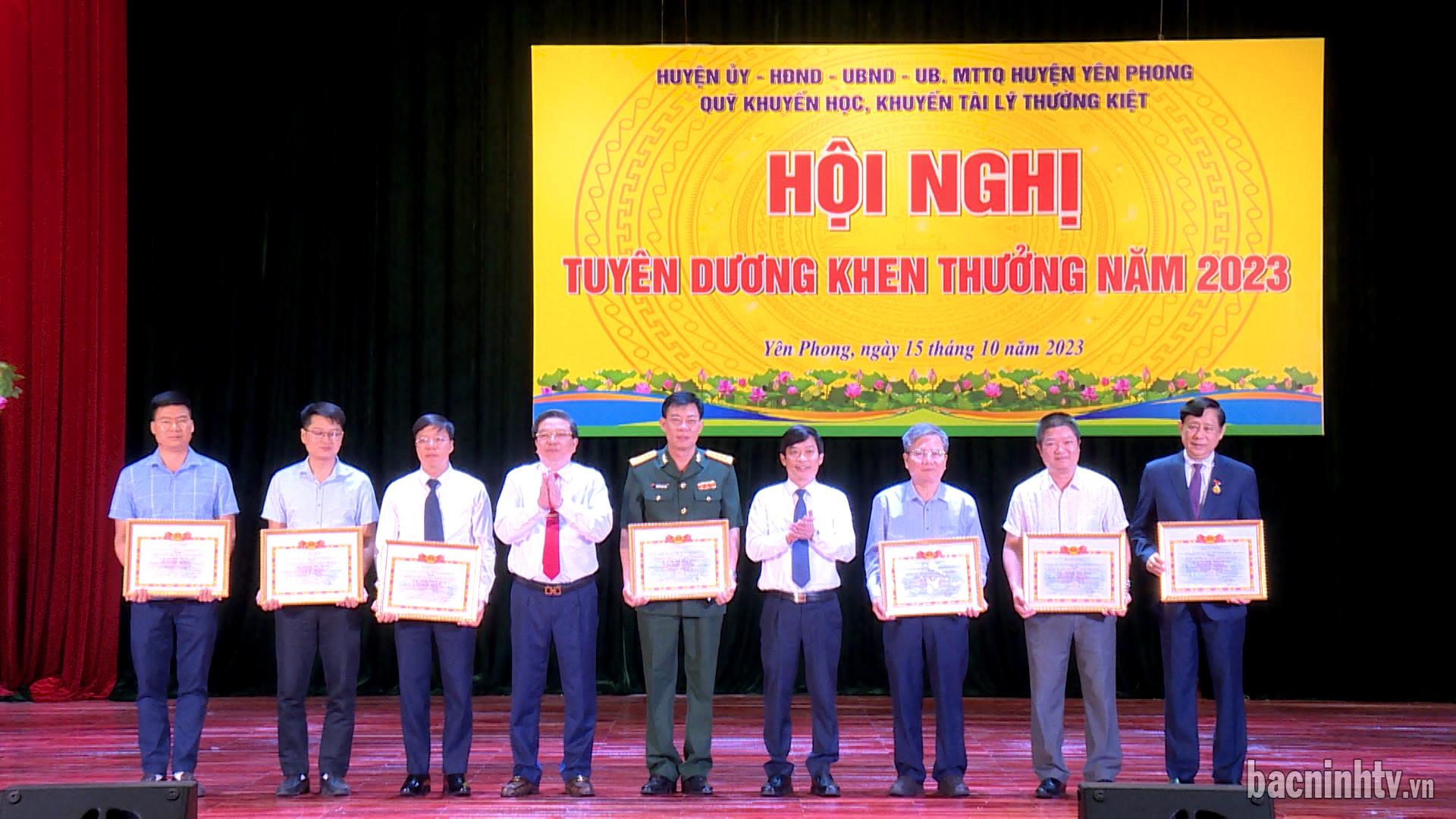Yên Phong trao thưởng Quỹ Khuyến học, khuyến tài Lý Thường Kiệt