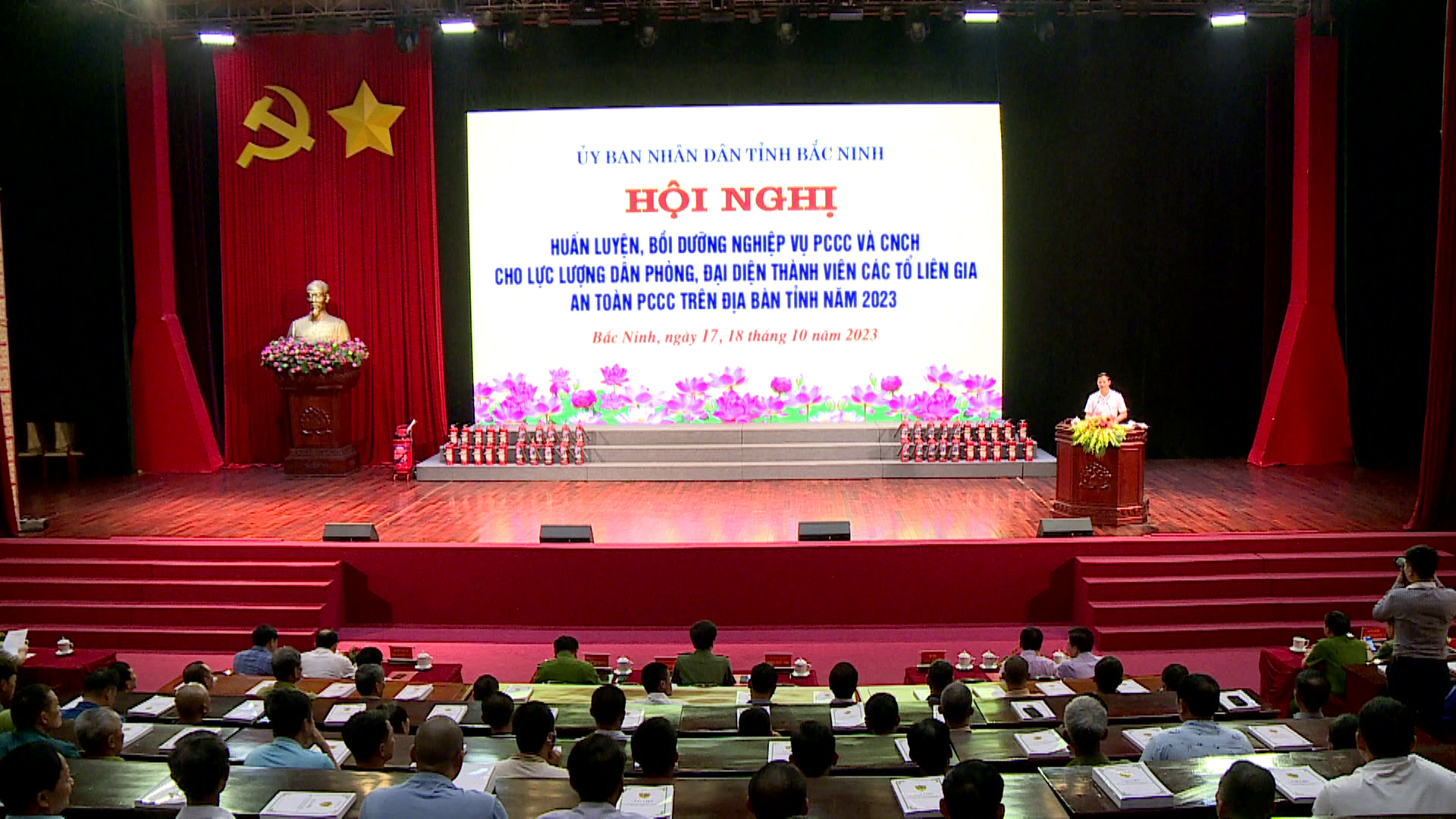 Huấn luyện nghiệp vụ PCCC&CNCH cho lực lượng dân phòng,  đại diện các Tổ liên gia an toàn PCCC