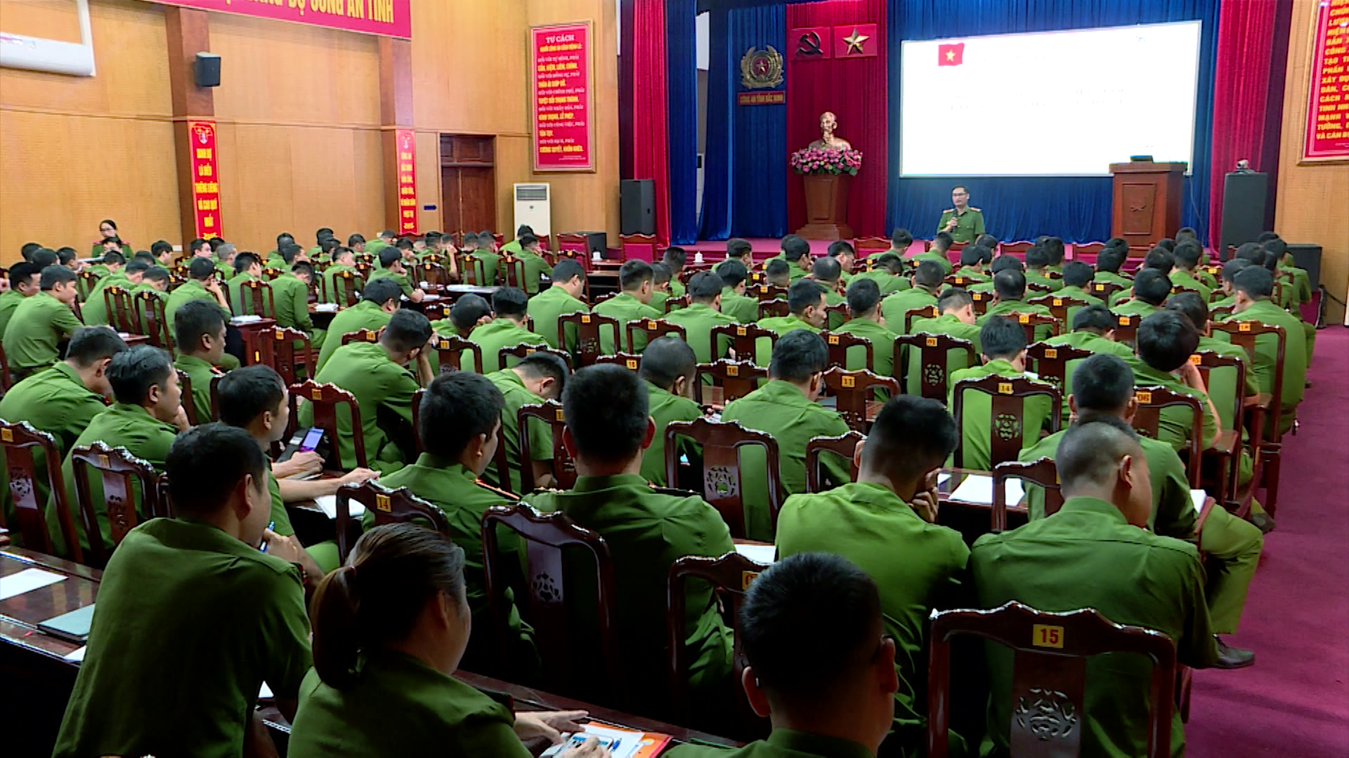 Xây dựng mô hình người chỉ huy chữa cháy và cứu nạn cứu hội giỏi cơ sở            