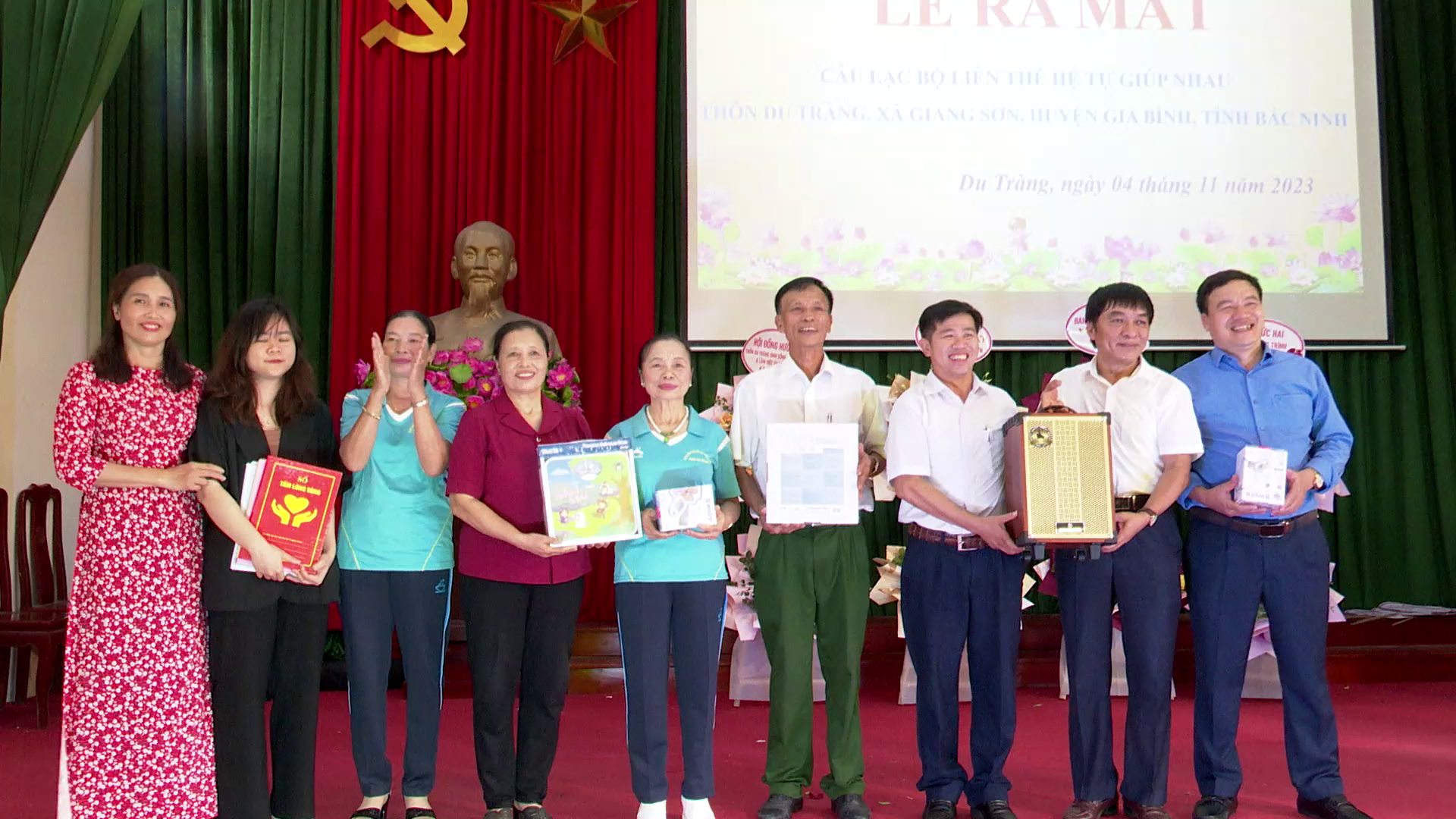 Lễ ra mắt Câu lạc bộ Liên thế hệ tự giúp nhau