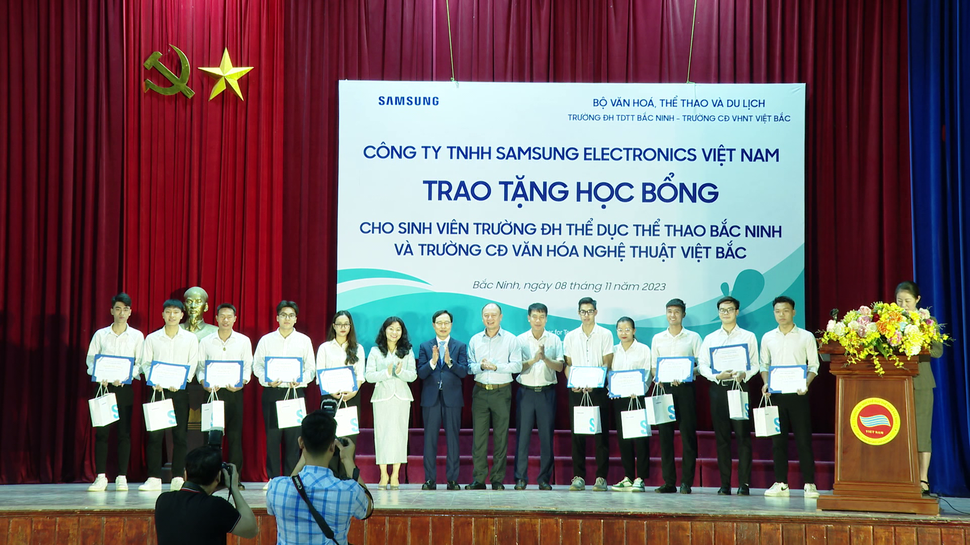 Samsung Việt Nam trao tặng 80 suất học bổng cho sinh viên