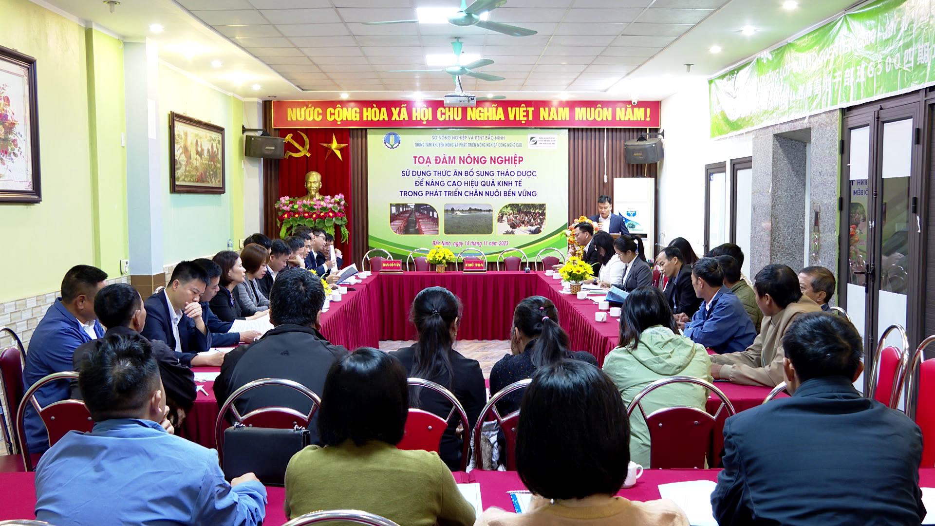 Toạ đàm nông nghiệp sử dụng thảo dược phát triển chăn nuôi bền vững