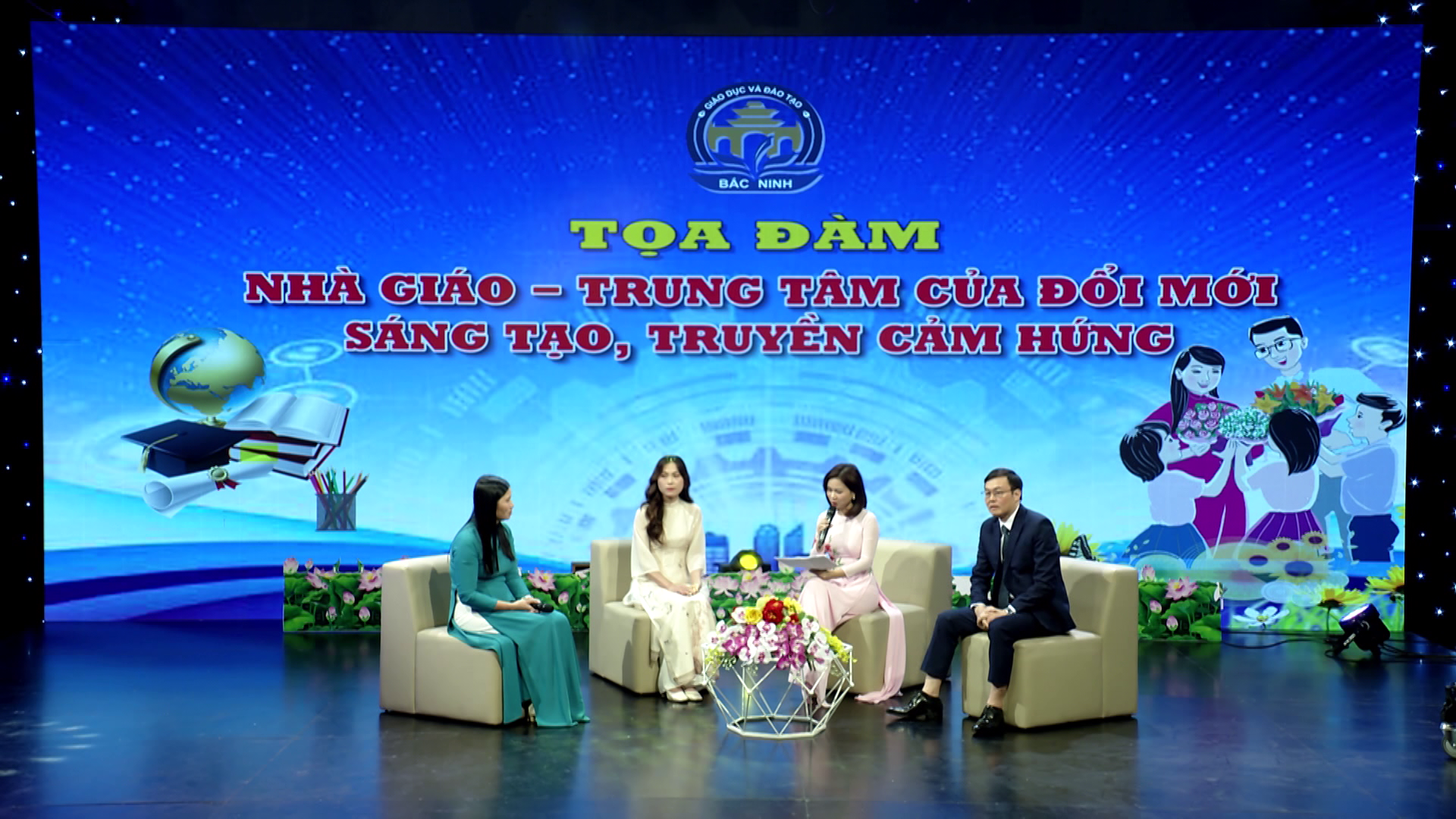 Toạ đàm: Nhà giáo – Trung tâm của đổi mới, sáng tạo, truyền cảm hứng