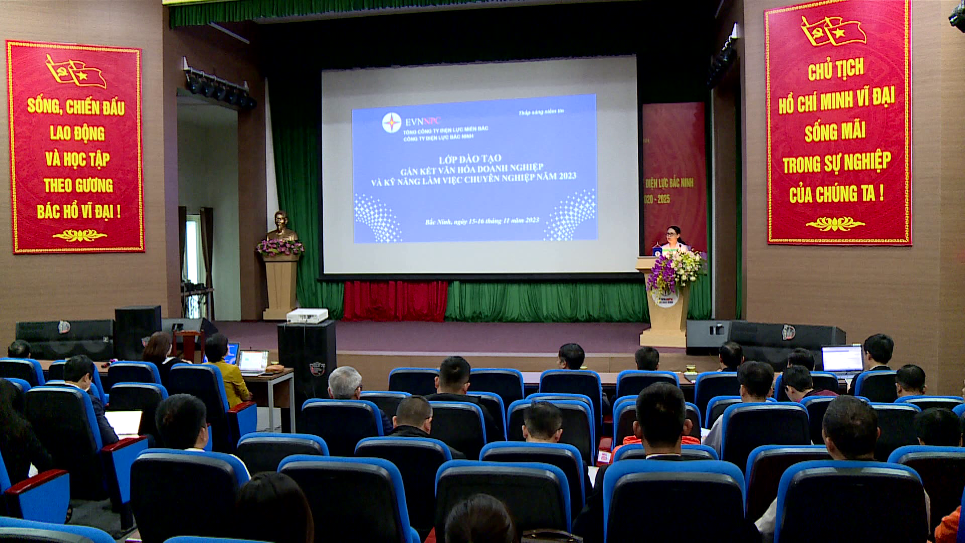 Công ty Điện lực Bắc Ninh tổ chức đào tạo gắn kết văn hoá doanh nghiệp và kỹ năng làm việc chuyên nghiệp