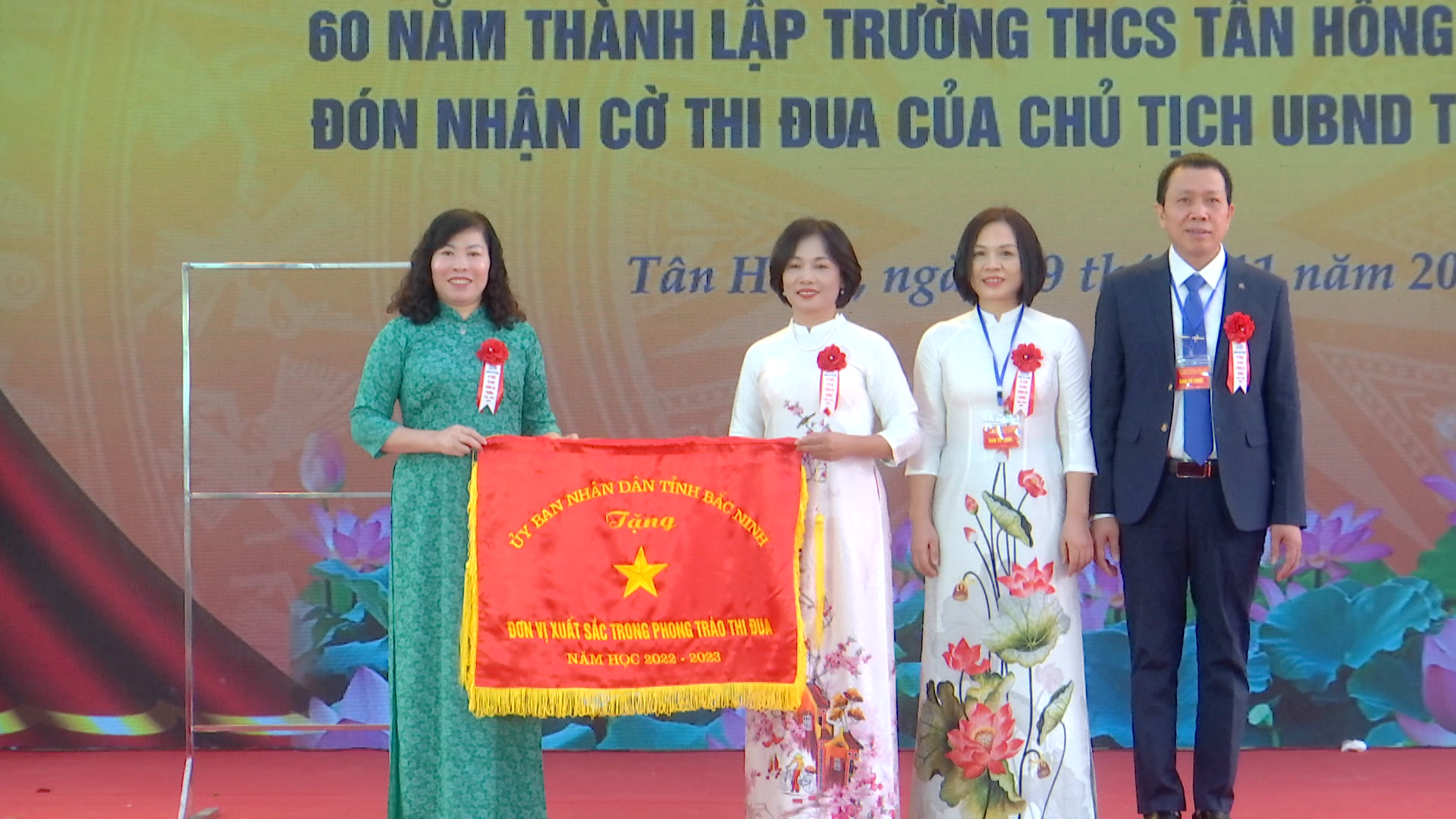 Trường THCS Tân Hồng kỷ niệm 60 năm thành lập  và đón nhận Cờ thi đua của UBND tỉnh